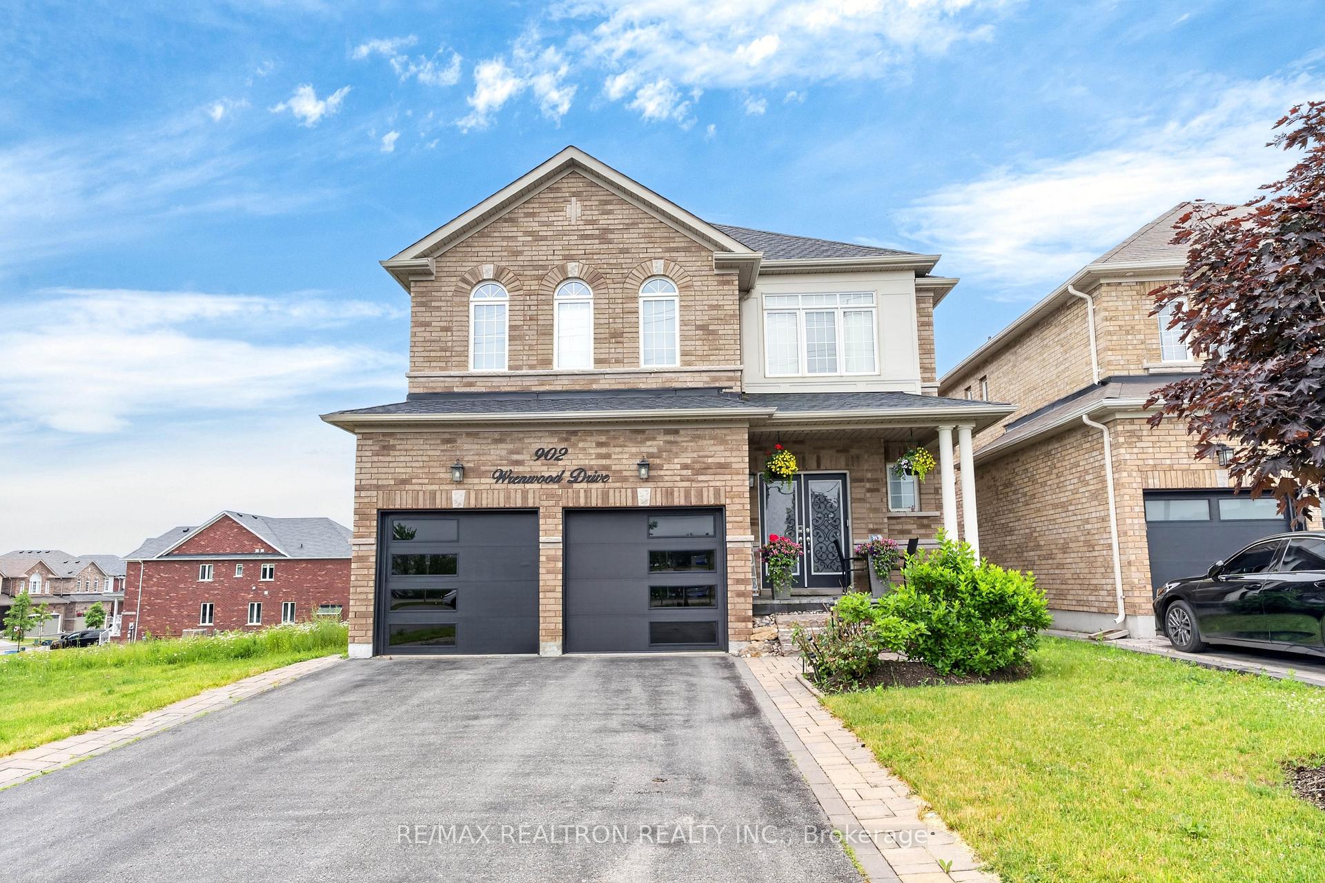 902 Wrenwood Drive, Oshawa, ON L1K 0W1