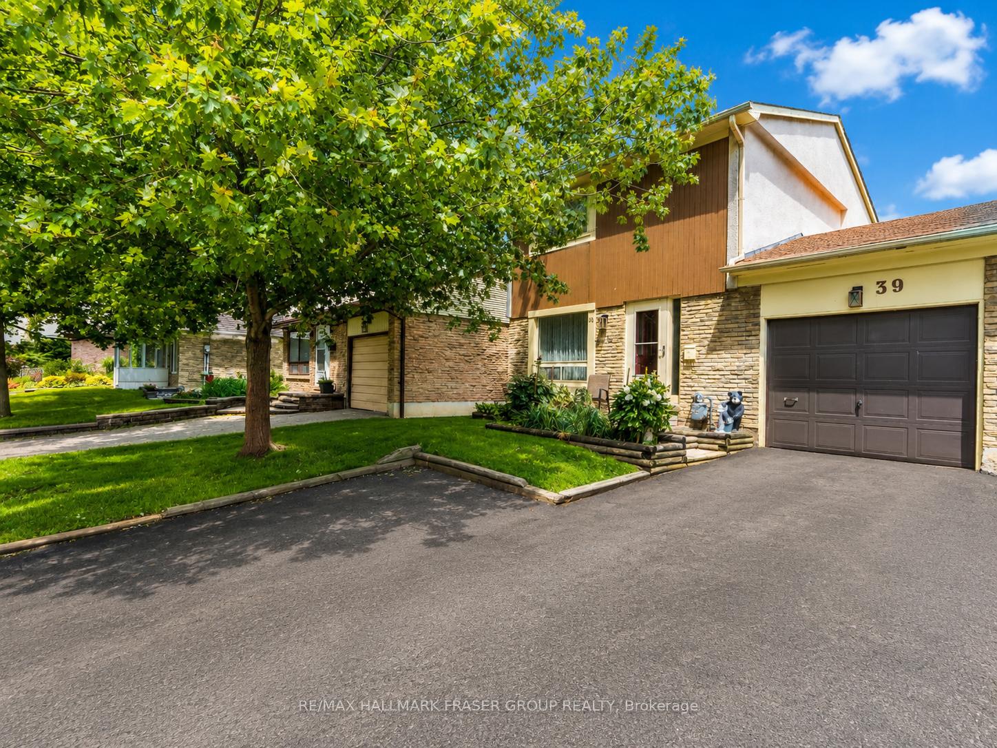39 Ivanic Court, Whitby, ON L1N 6E3