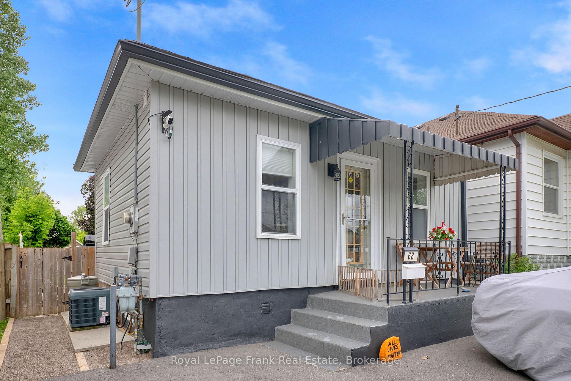 68 Grenfell Street, Oshawa, ON L1J 4W2