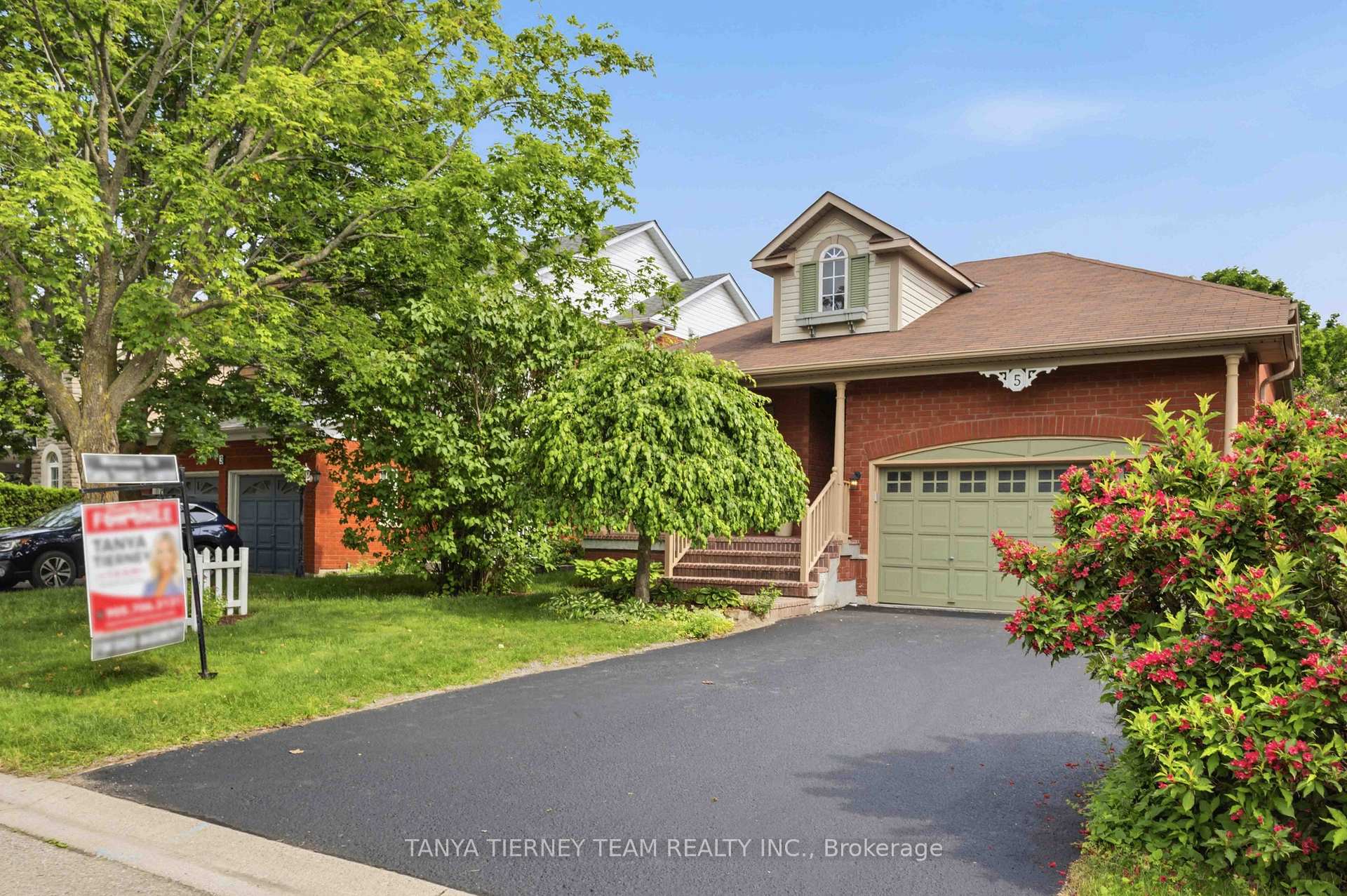 5 Cody Avenue, Whitby, ON L1M 1K8