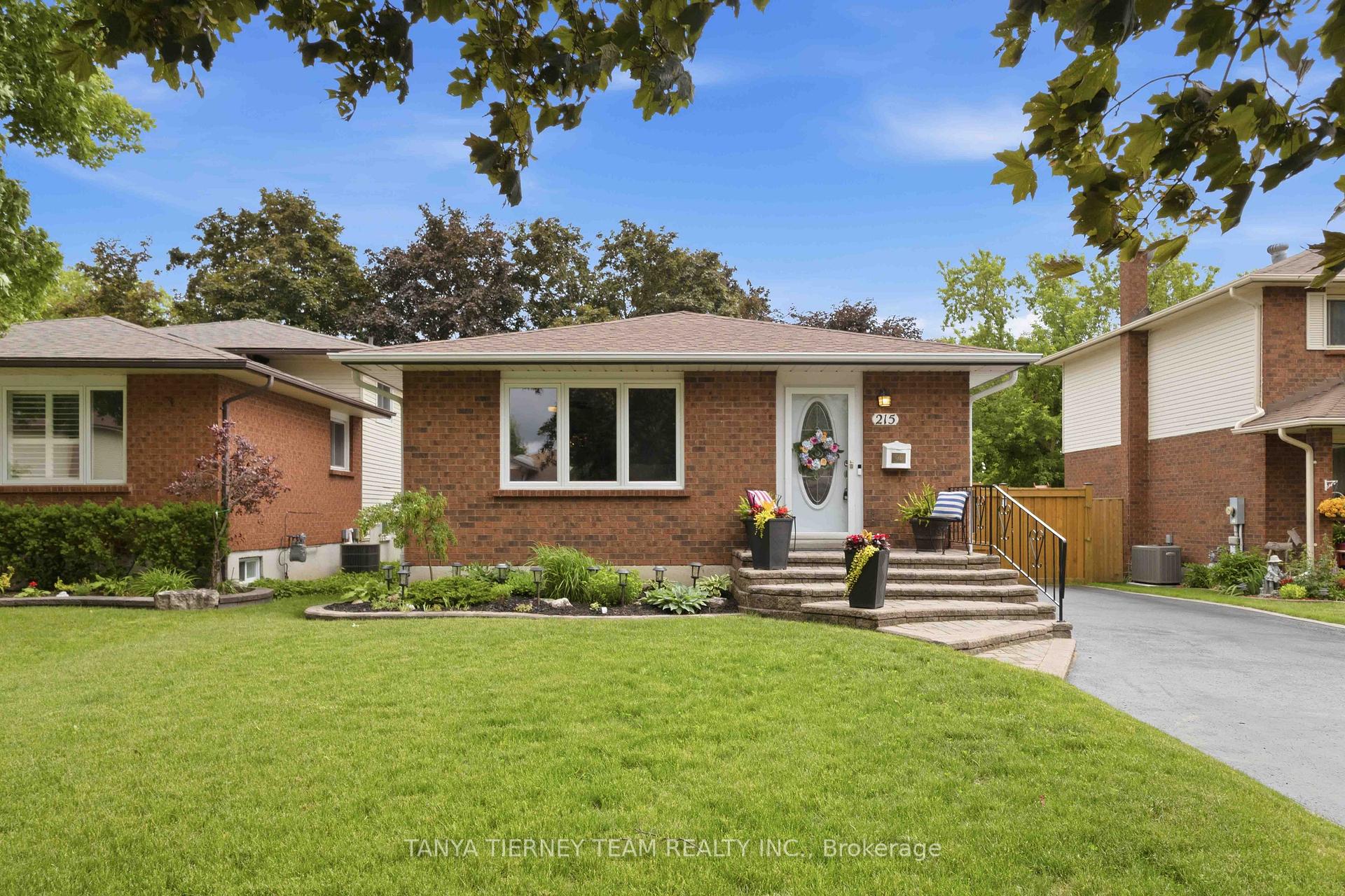 215 Seneca Avenue, Oshawa, ON L1G 3V5