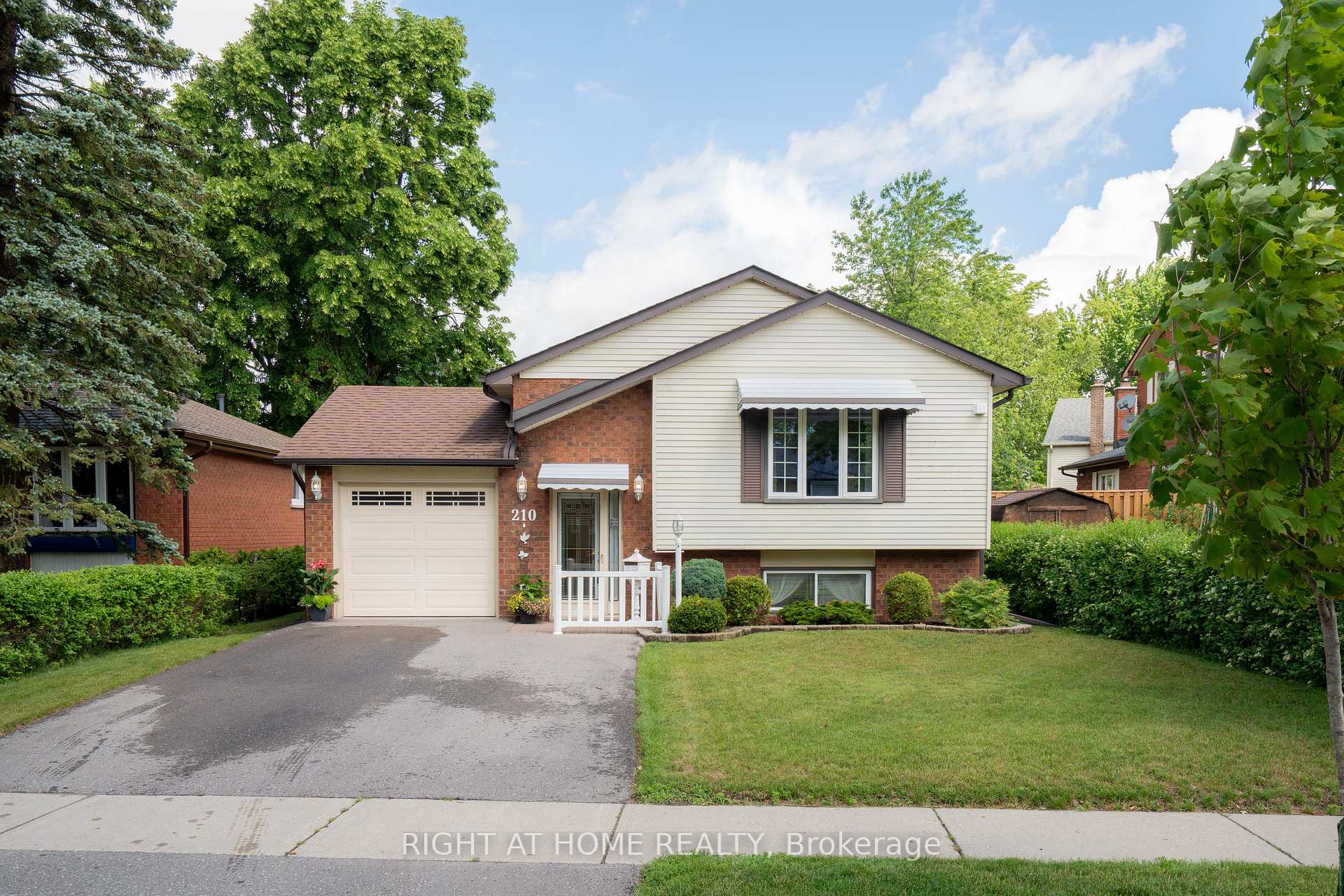 210 SENECA Avenue N, Oshawa, ON L1G 3V6