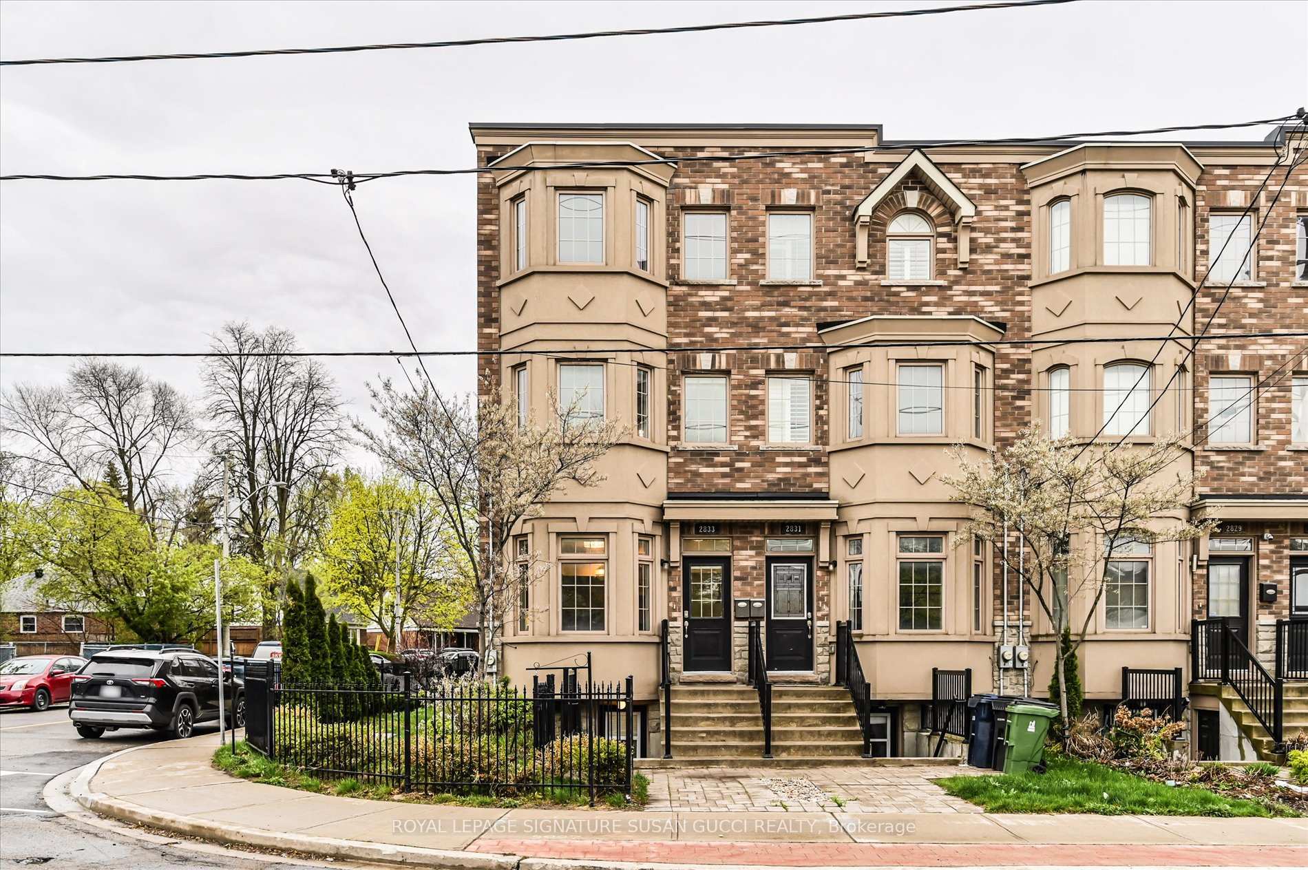 2833 St. Clair Avenue E, Toronto, ON M4B 1N3