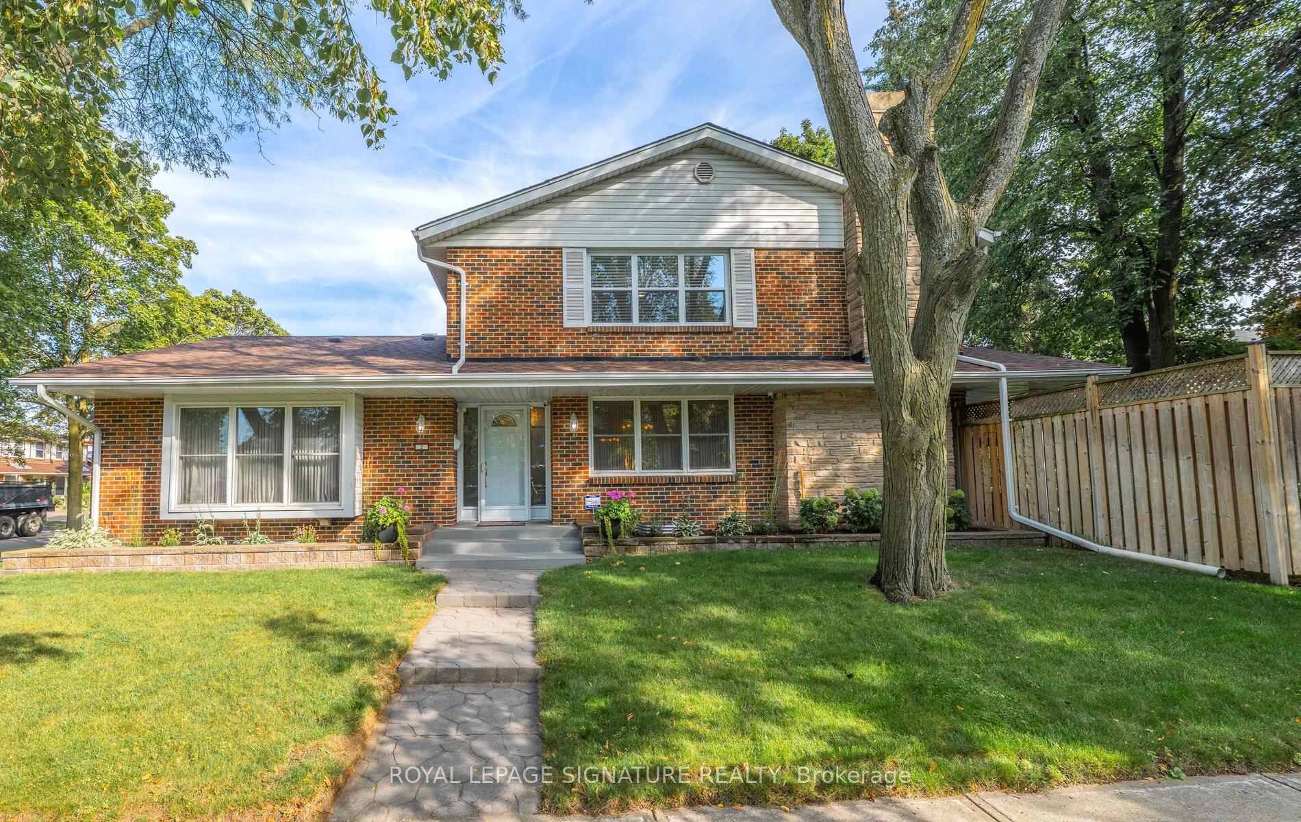 2 Gablehurst Crescent, Toronto, ON M1T 2L2