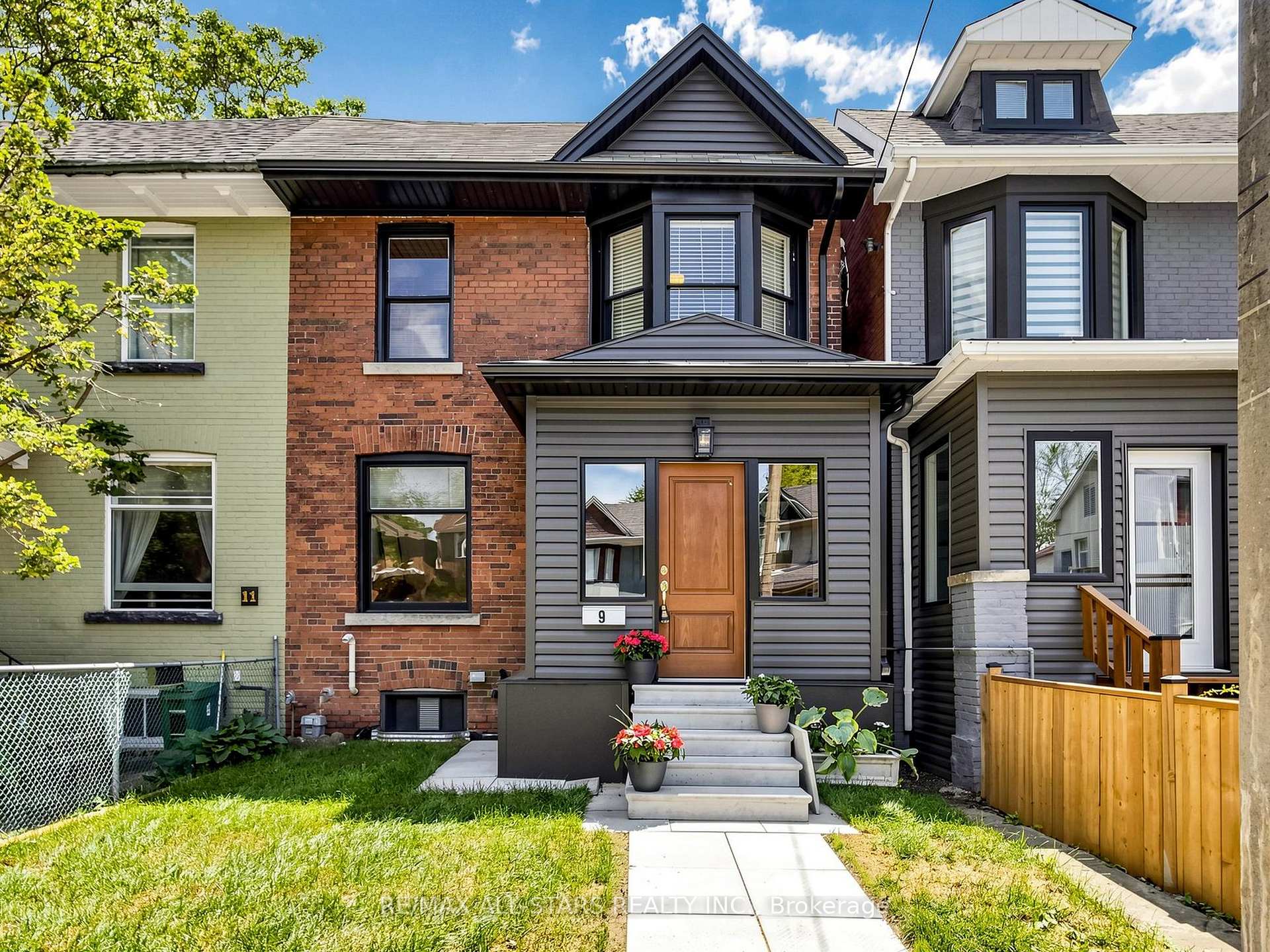 9 Cherry Nook Gardens, Toronto, ON M4L 1J5
