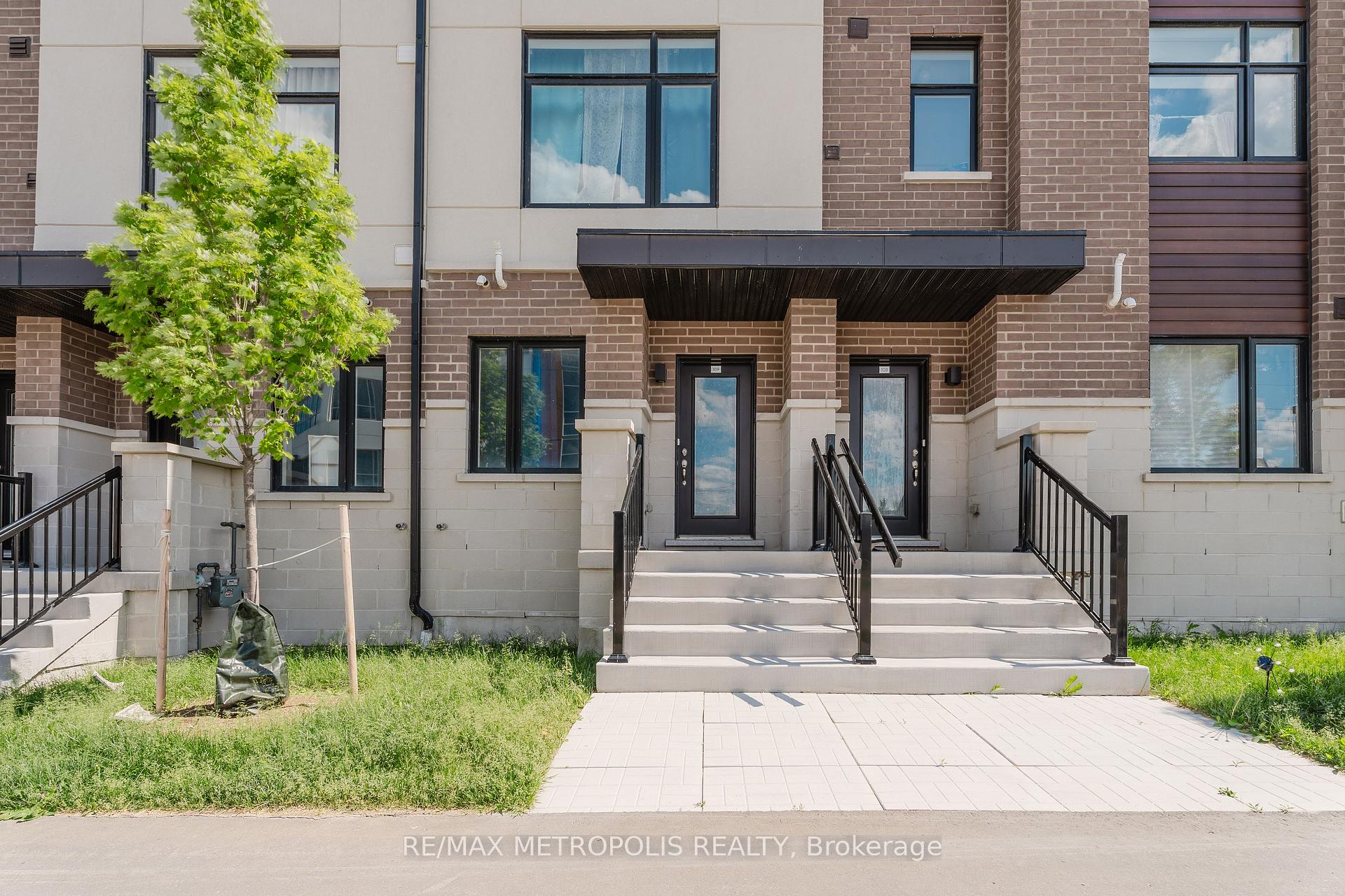 1695 Dersan Street 109, Pickering, ON L1X 0S9