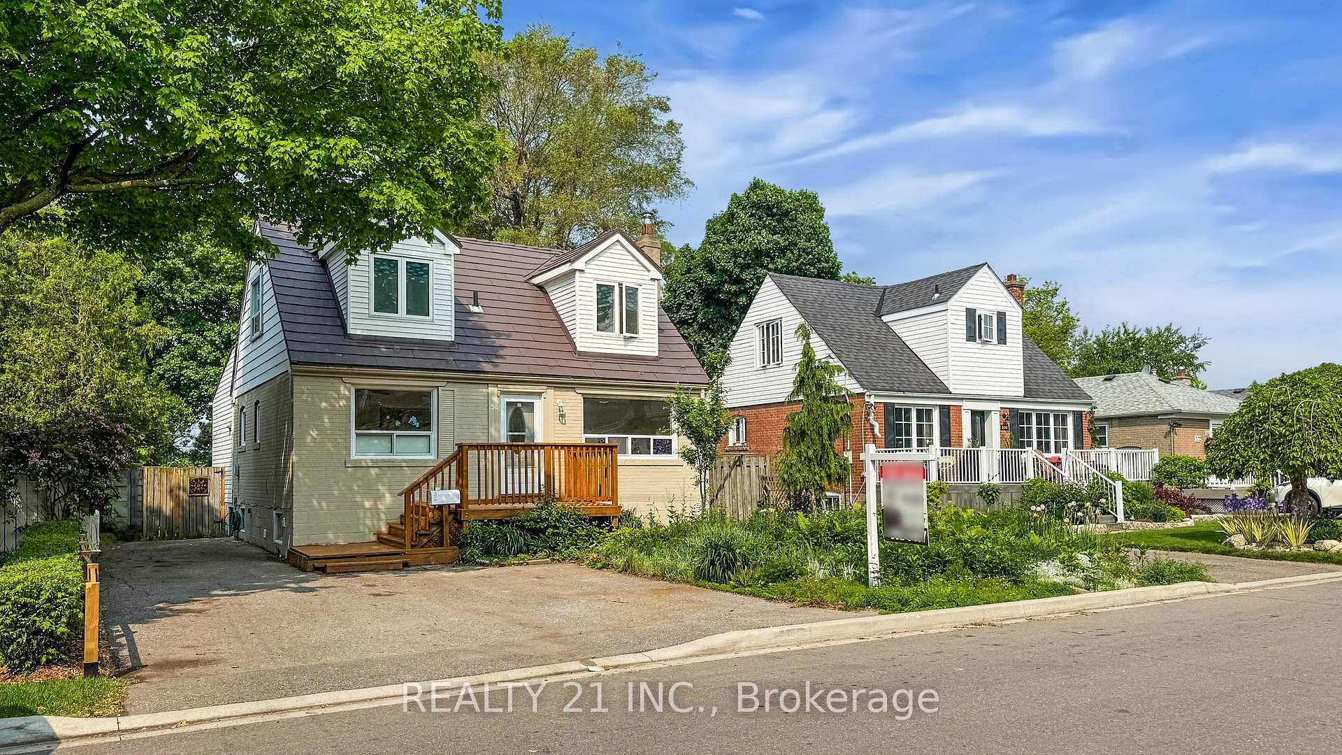98 Natal Avenue, Toronto, ON M1N 3V6