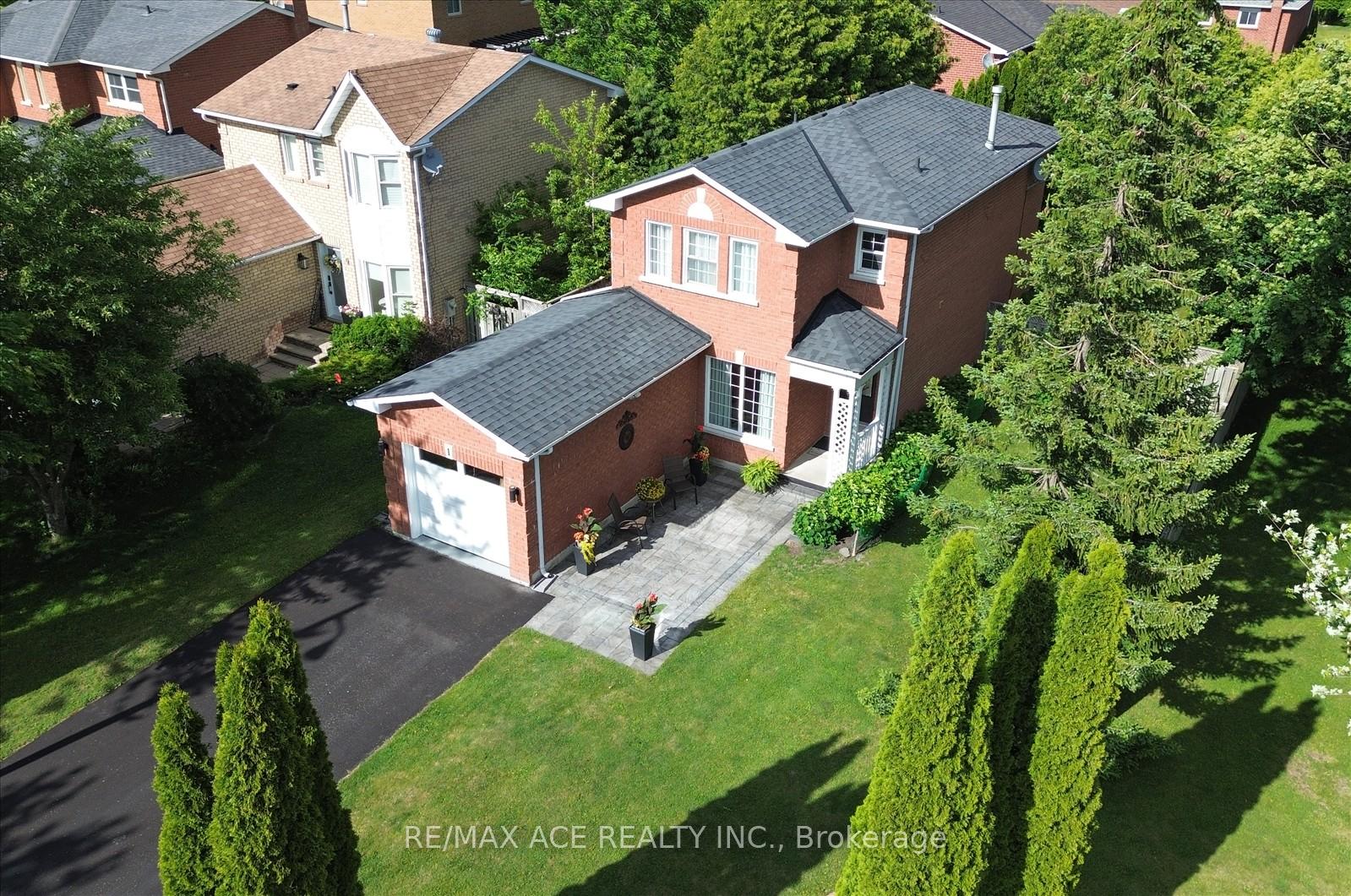 1 Aldcroft Crescent, Clarington, ON L1C 4P2