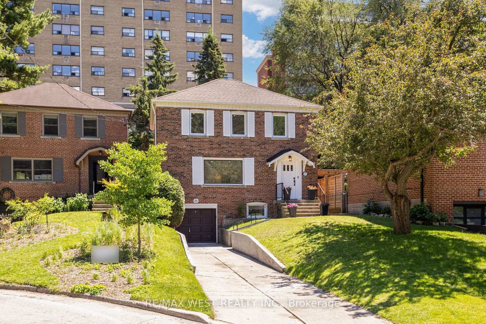 95 Glen Davis Crescent, Toronto, ON M4E 1X7