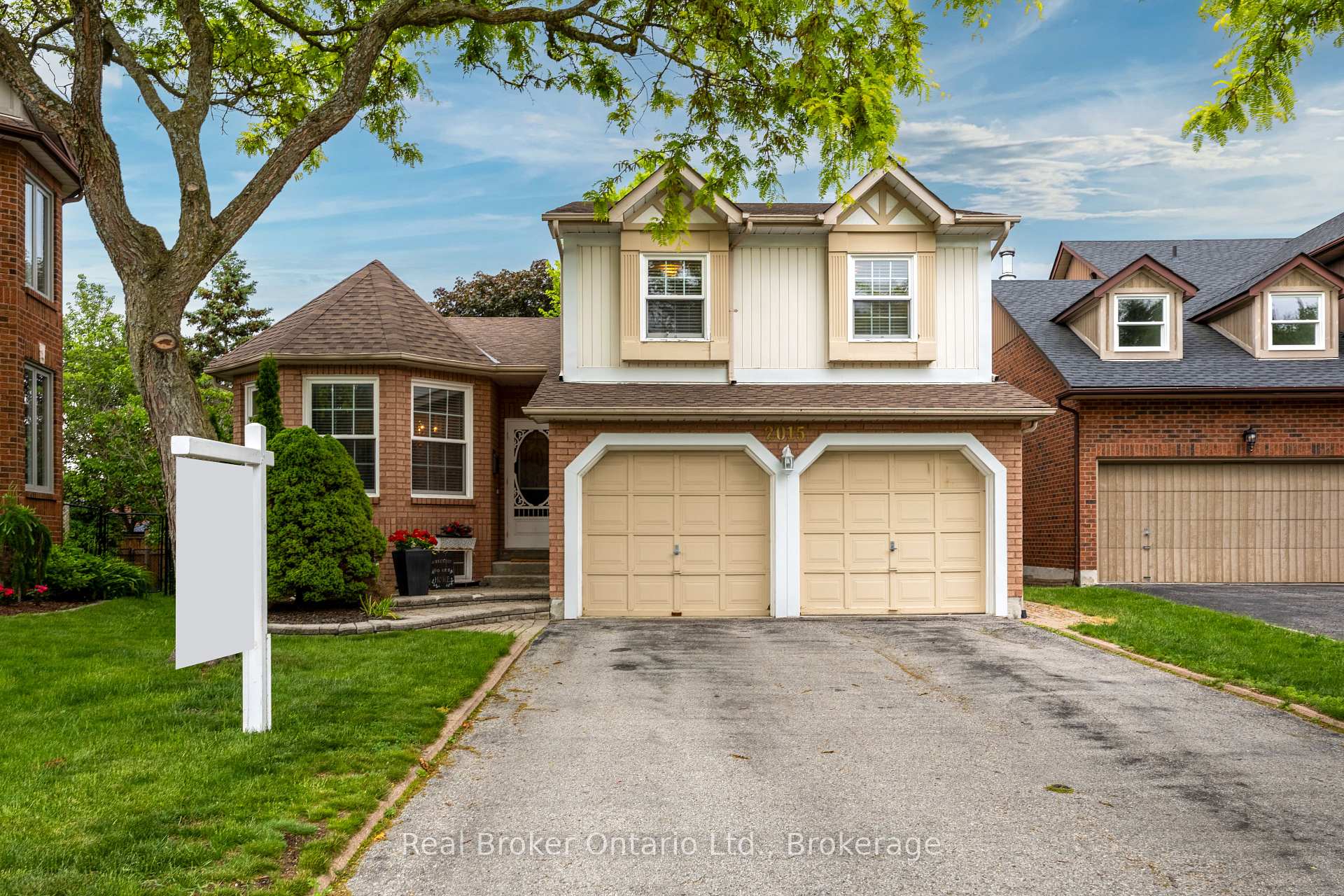 2015 Blairwood Court, Pickering, ON L1X 2S3
