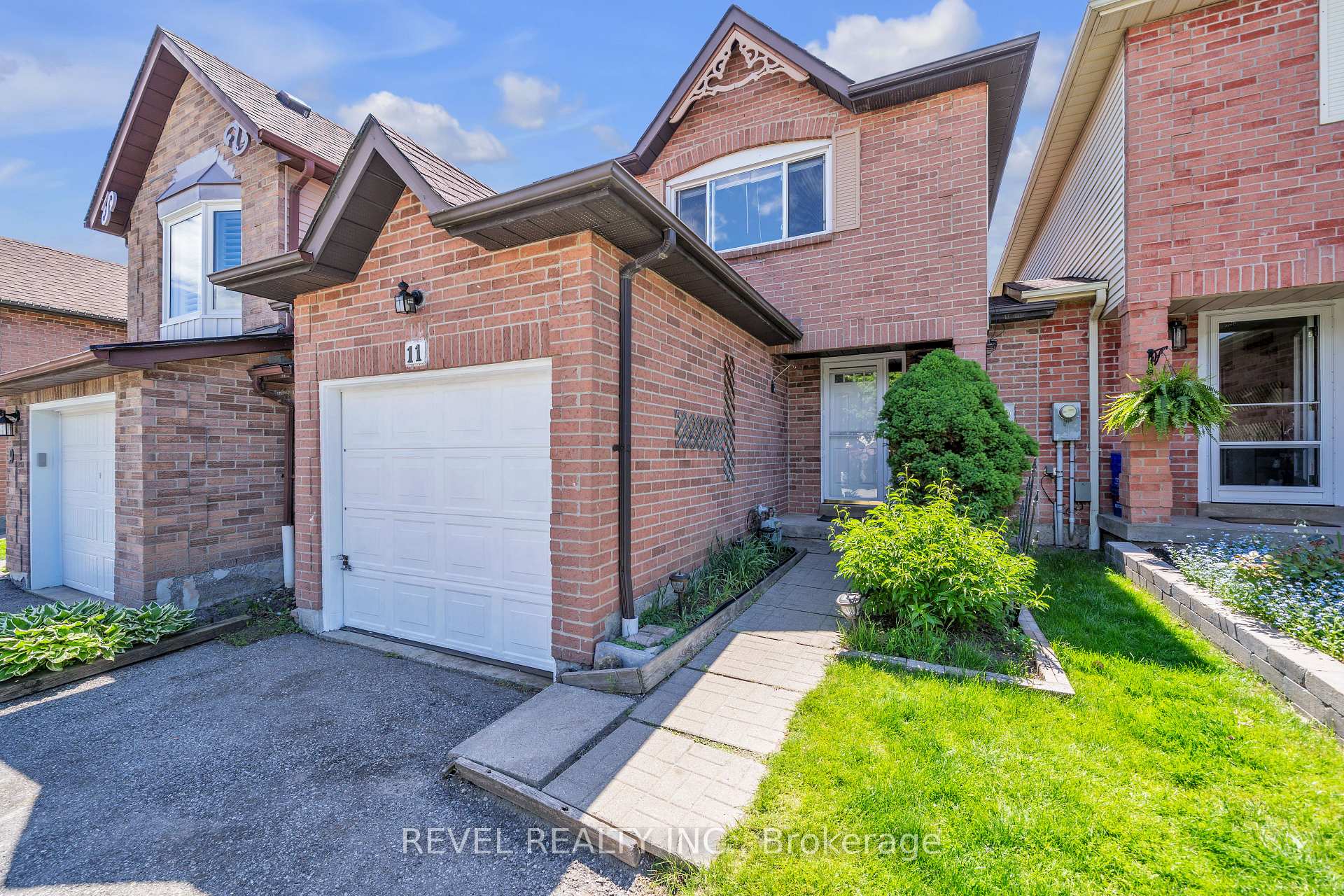 11 Carr Drive, Ajax, ON L1T 3E1
