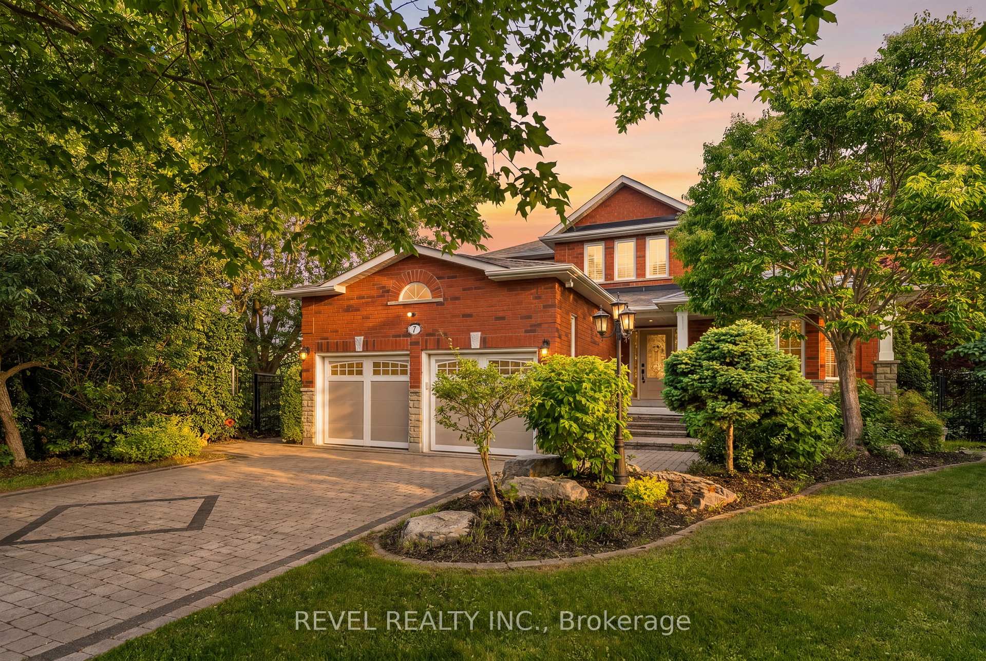 7 Callander Court, Ajax, ON L1S 7M5