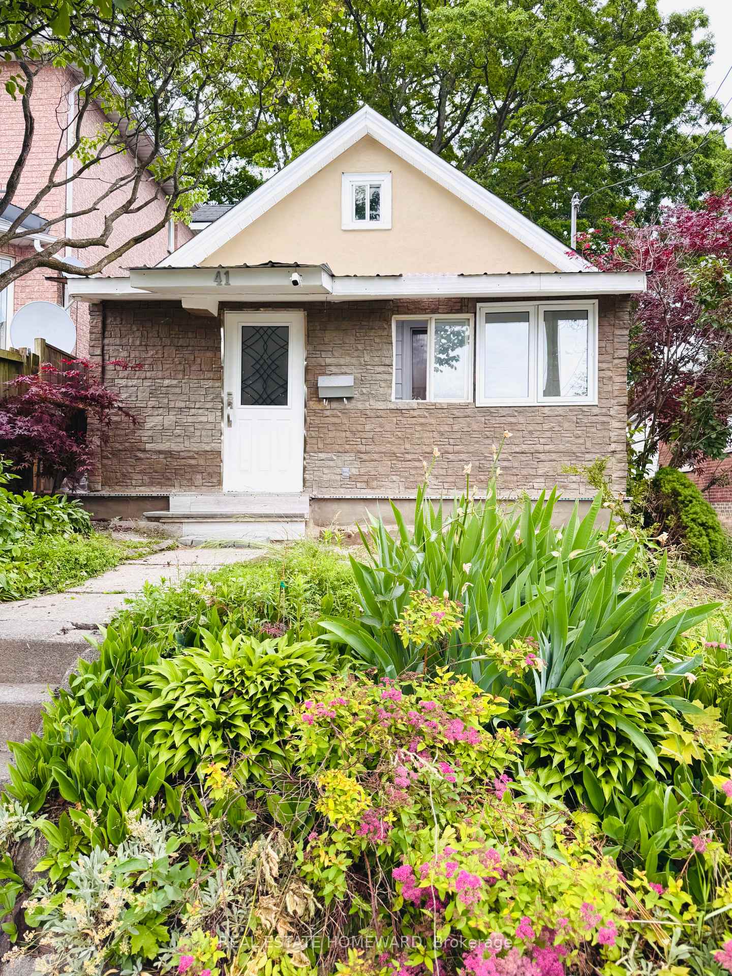 41 Patterson Avenue, Toronto, ON M1L 3Y1
