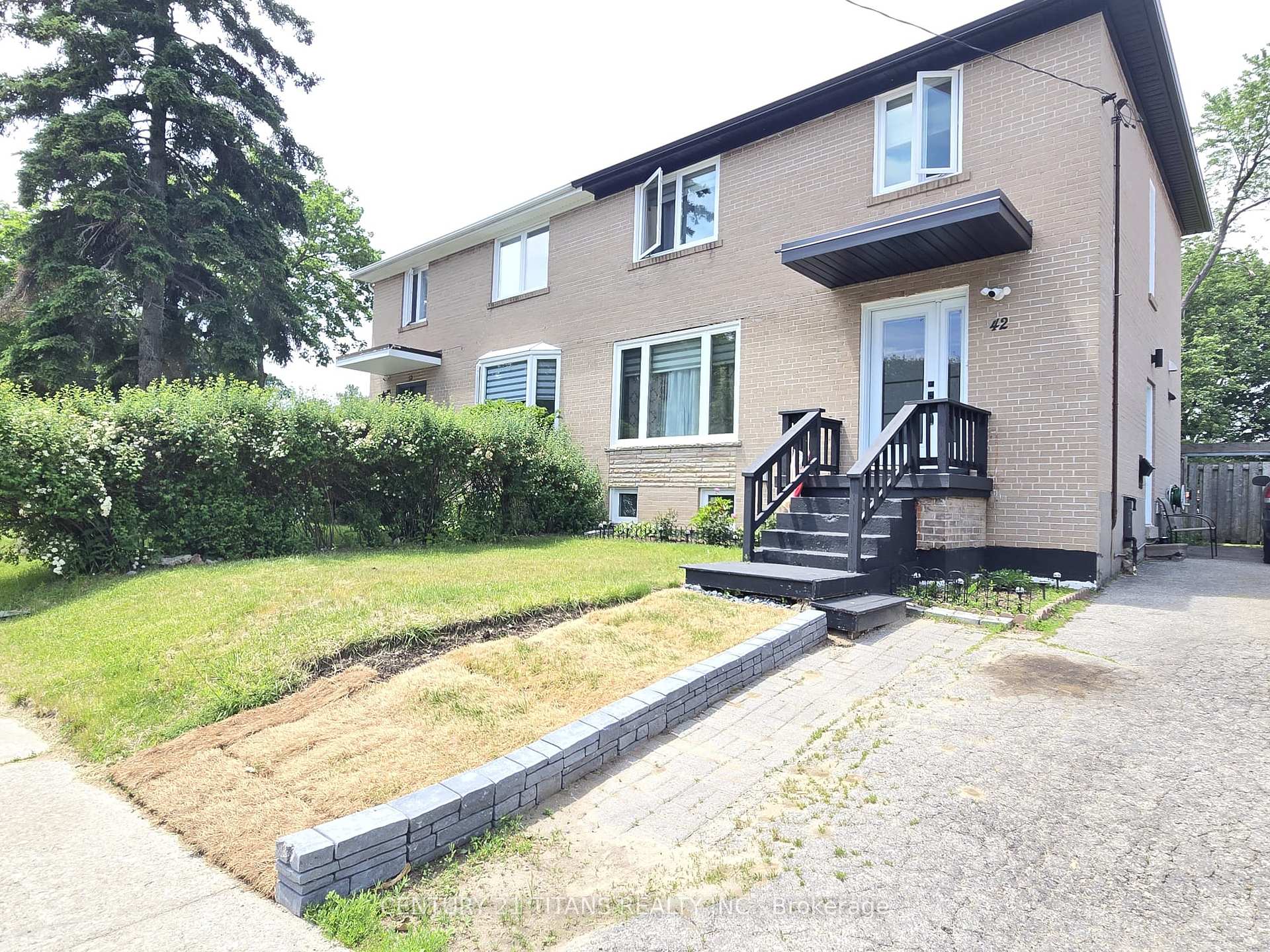 42 Pixley Crescent, Toronto, ON M1E 3G6