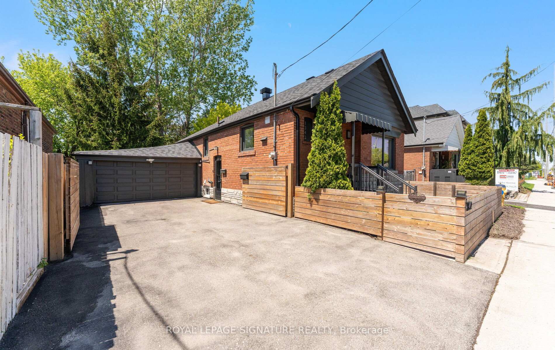 1342 Victoria Park Avenue, Toronto, ON M4B 2L7