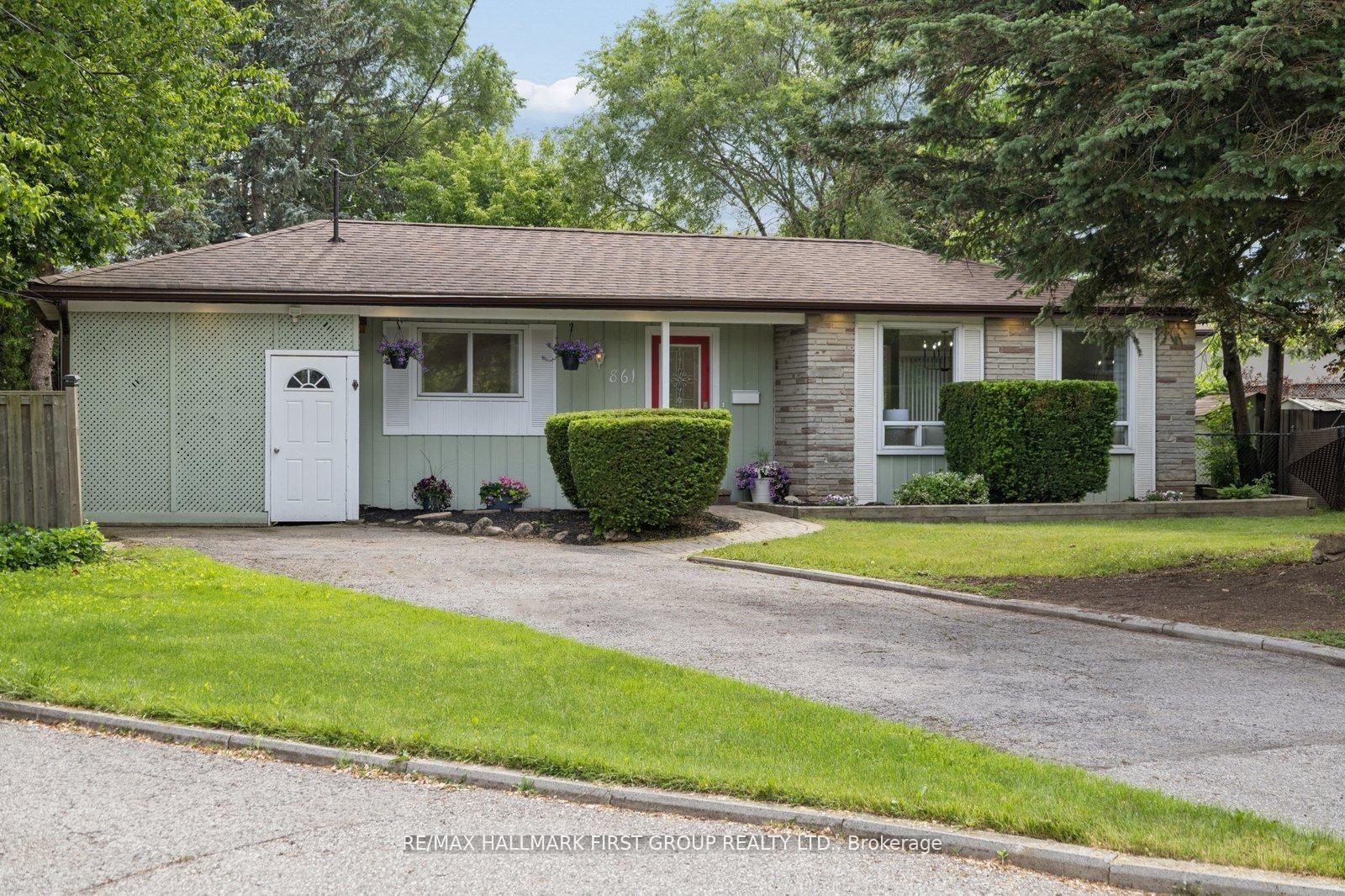 861 Boxworth Place, Pickering, ON L1W 2K9