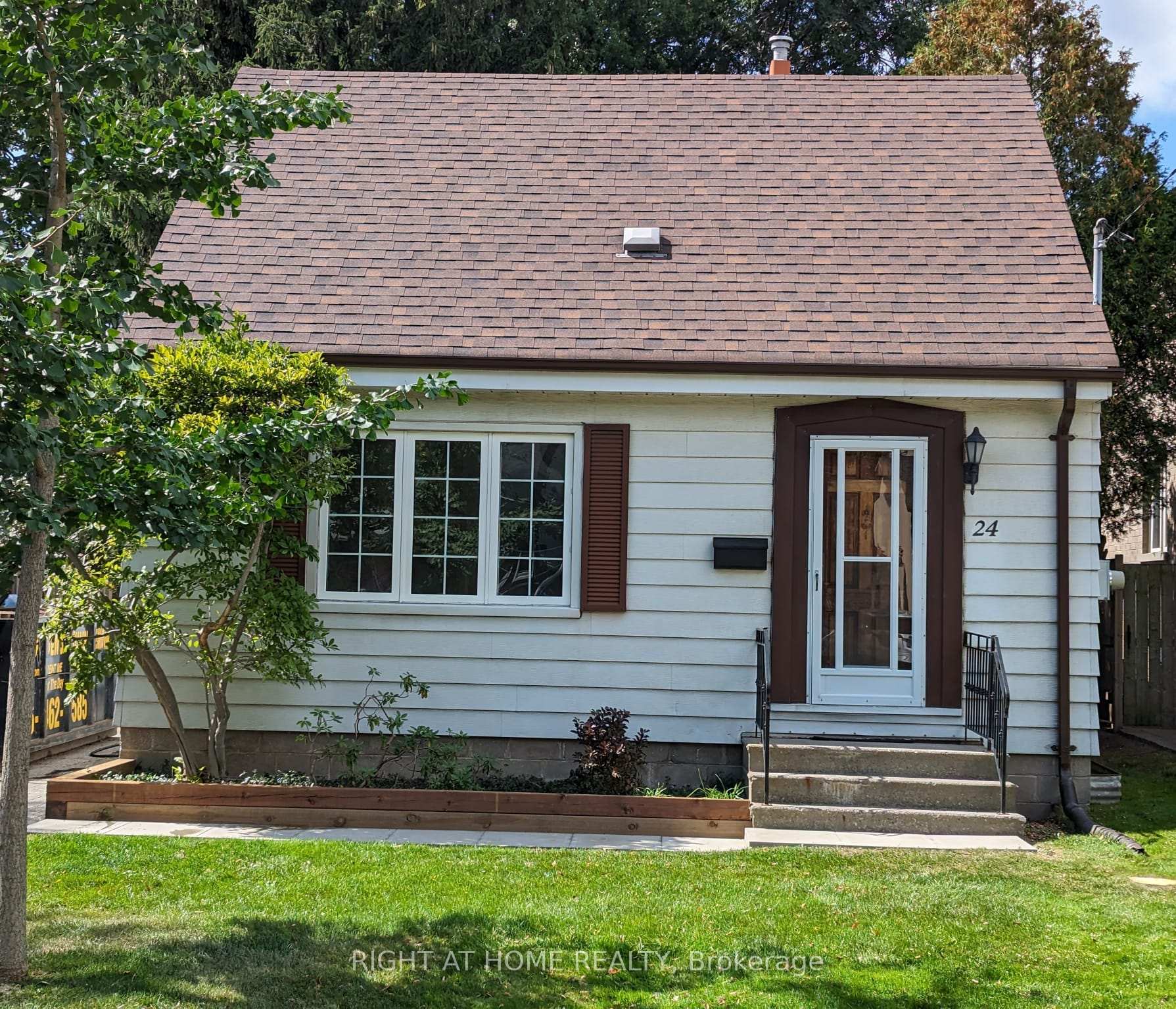 24 Harewood Avenue, Toronto, ON M1M 2R2