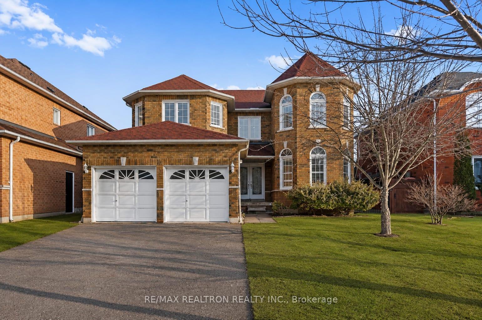 13 Freeston Crescent, Ajax, ON L1T 3Z9