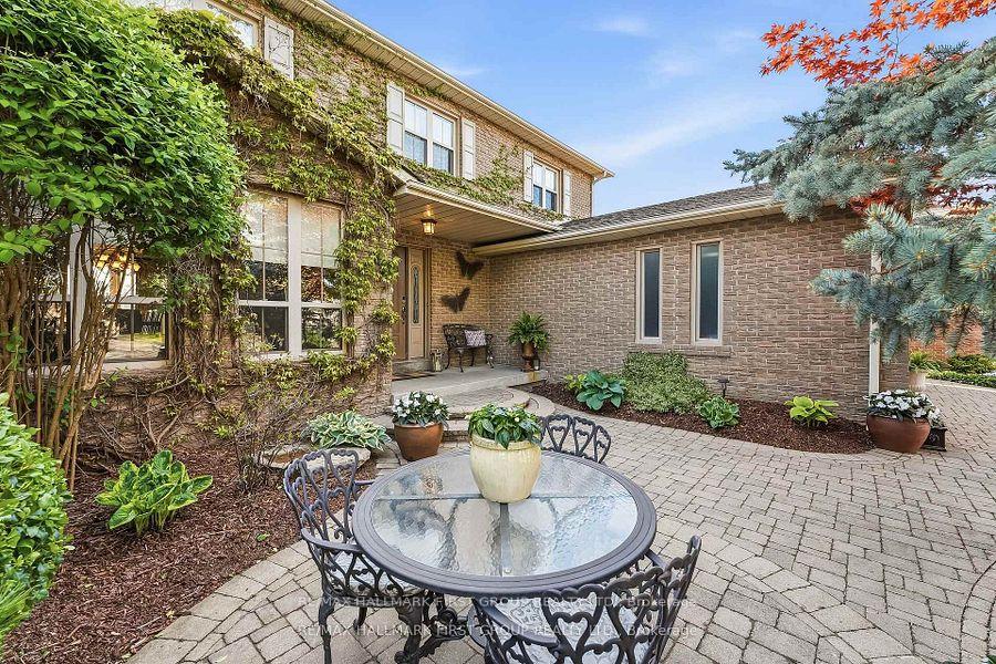 14 Ormandy Court, Whitby, ON L1P 1E8