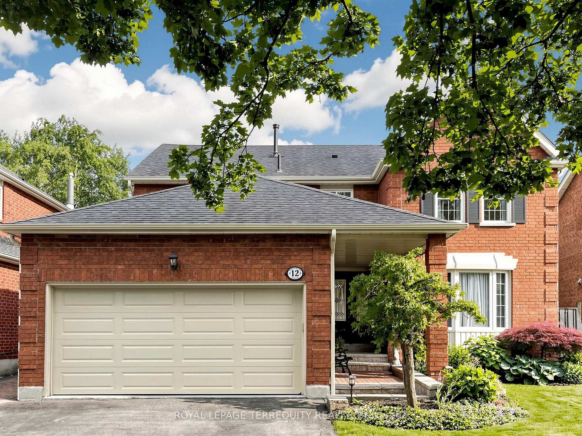 12 Maplewood Drive, Whitby, ON L1N 7A5