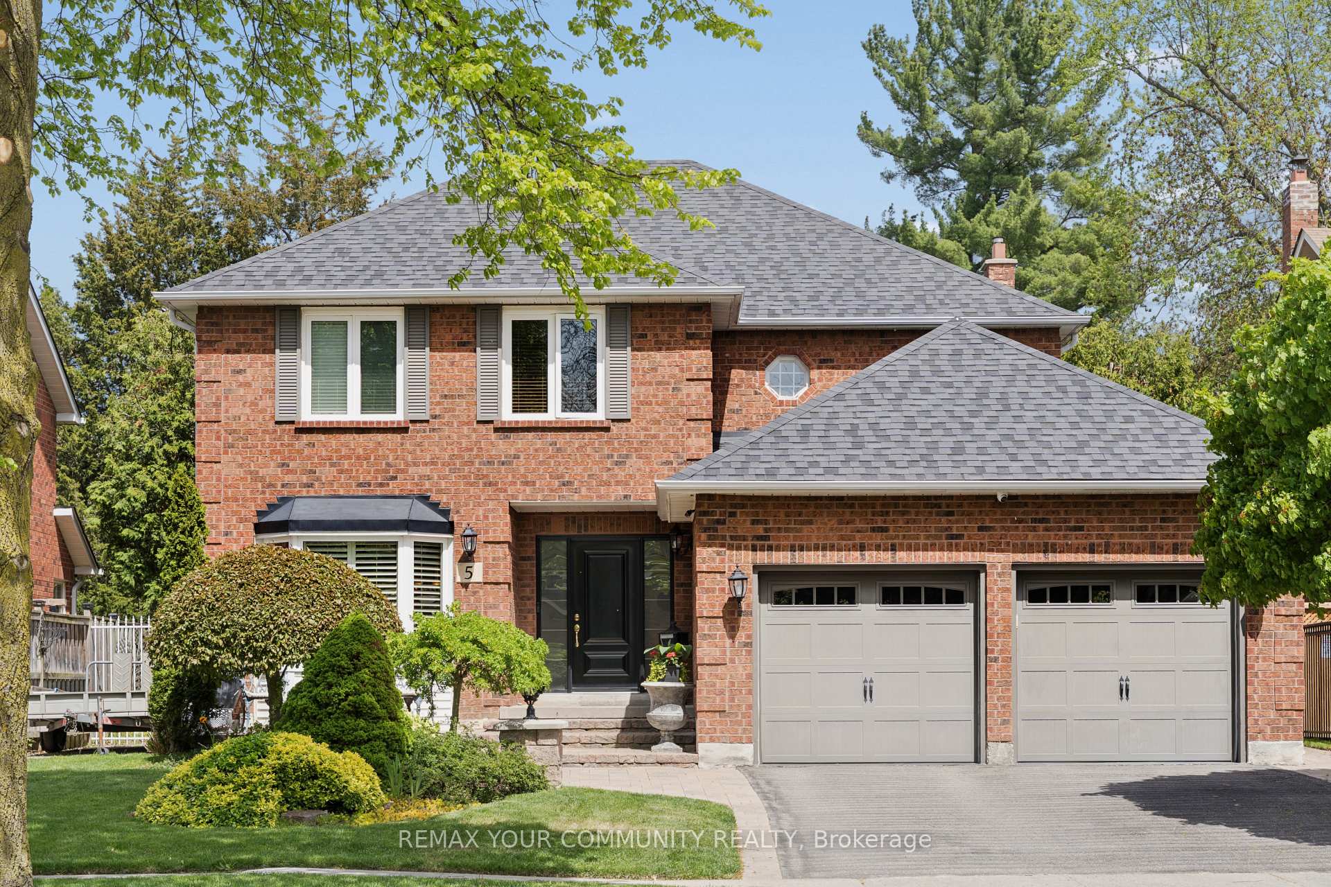 5 Carriage Lane, Clarington, ON L1E 1J9