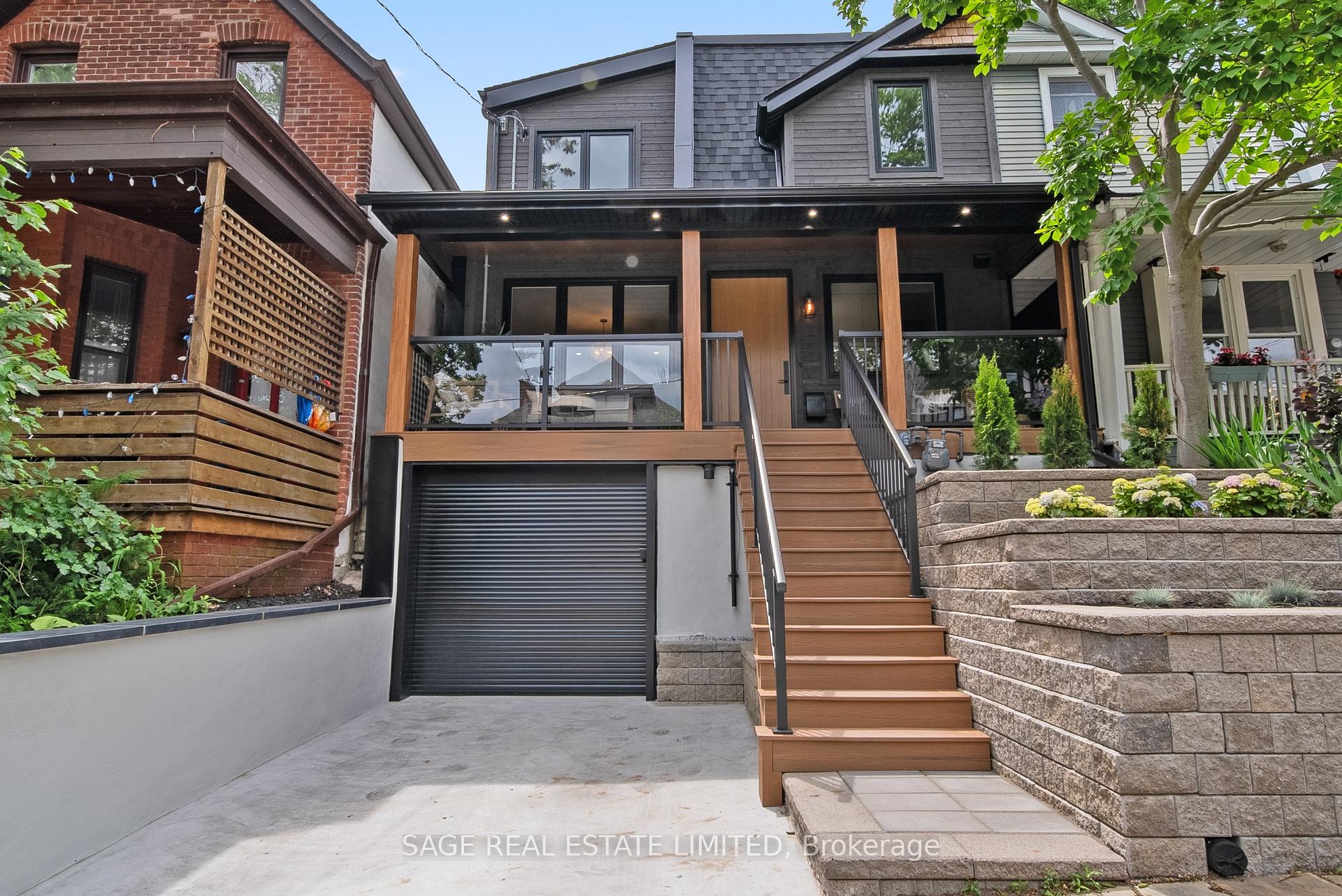 116 Lee Avenue, Toronto, ON M4E 2P3