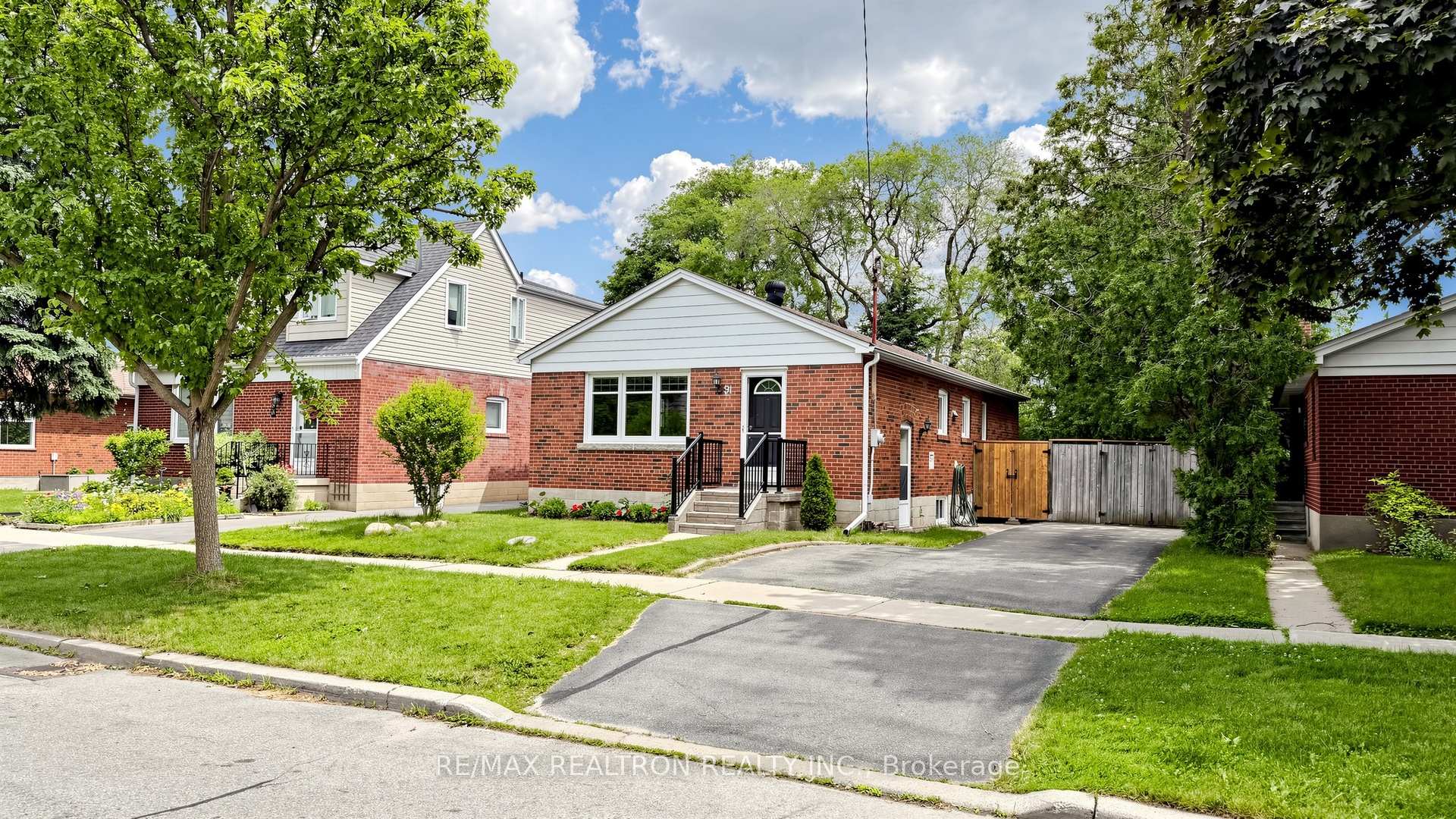 91 Vauxhall Drive, Toronto, ON M1P 1R1