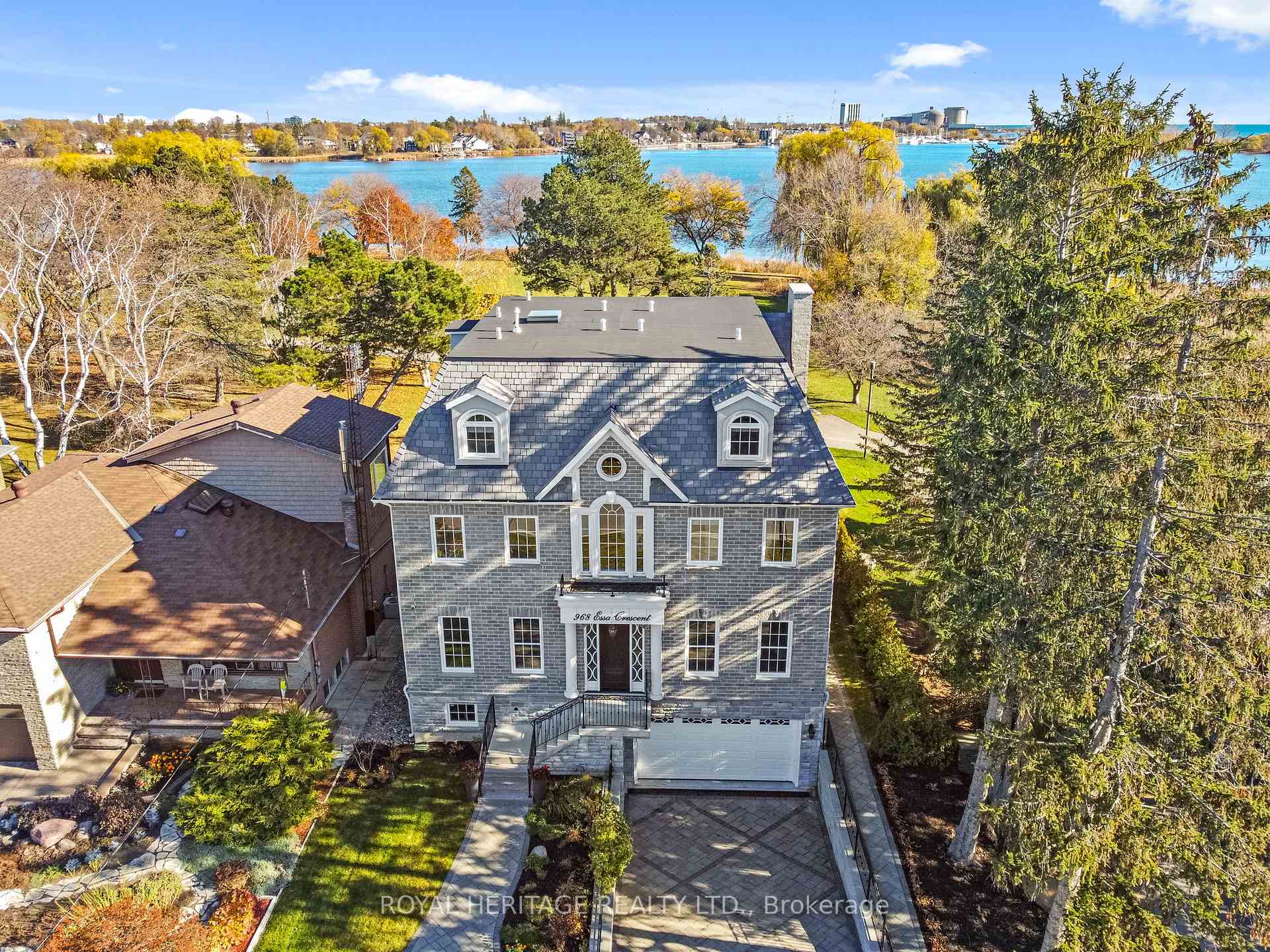 968 Essa Crescent, Pickering, ON L1W 2J1