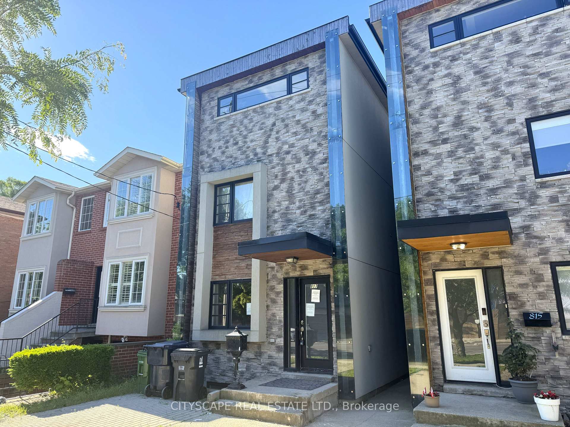 817 Cosburn Avenue, Toronto, ON M4C 2V9