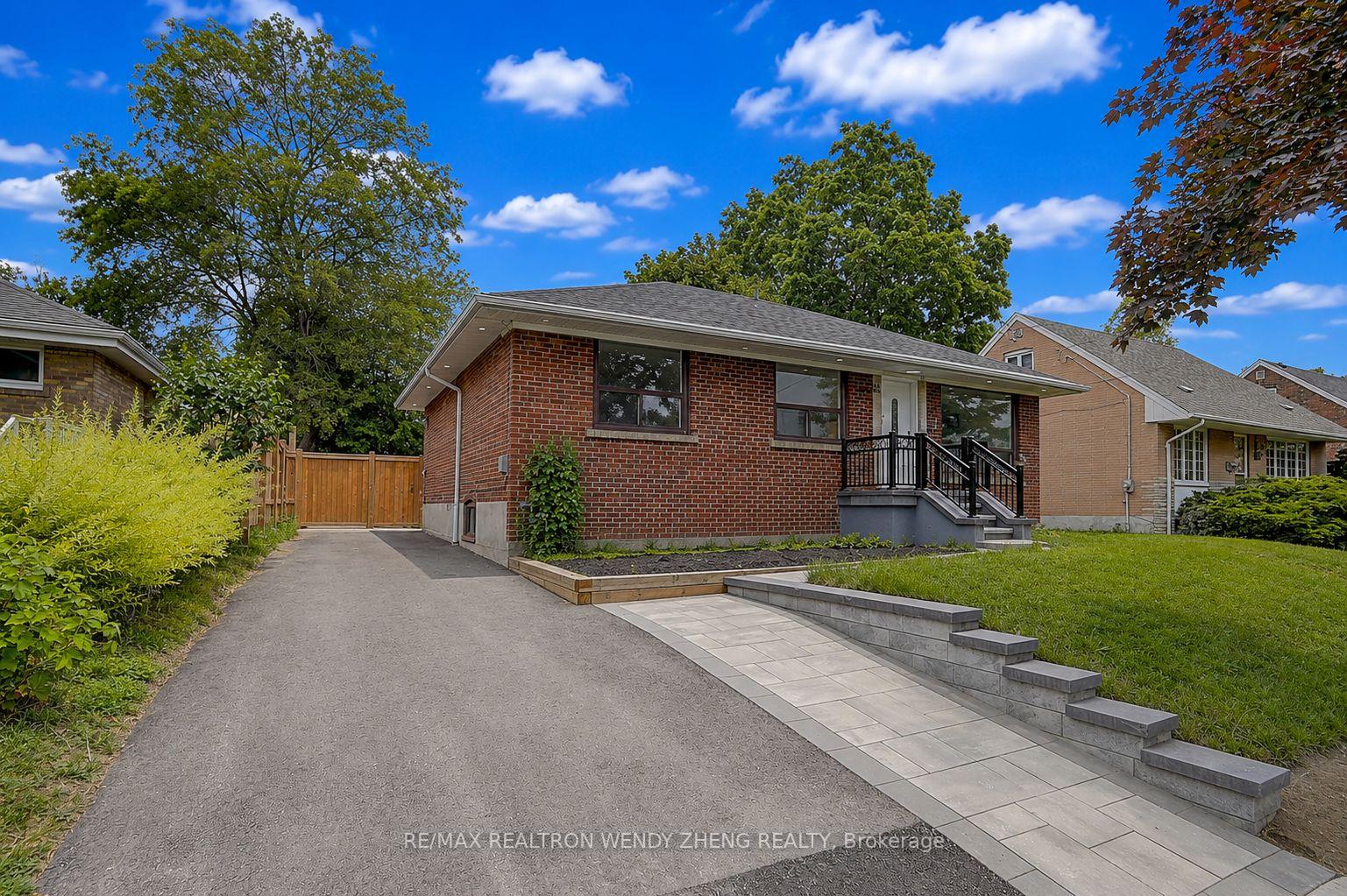 18 Courton Drive, Toronto, ON M1R 1K8