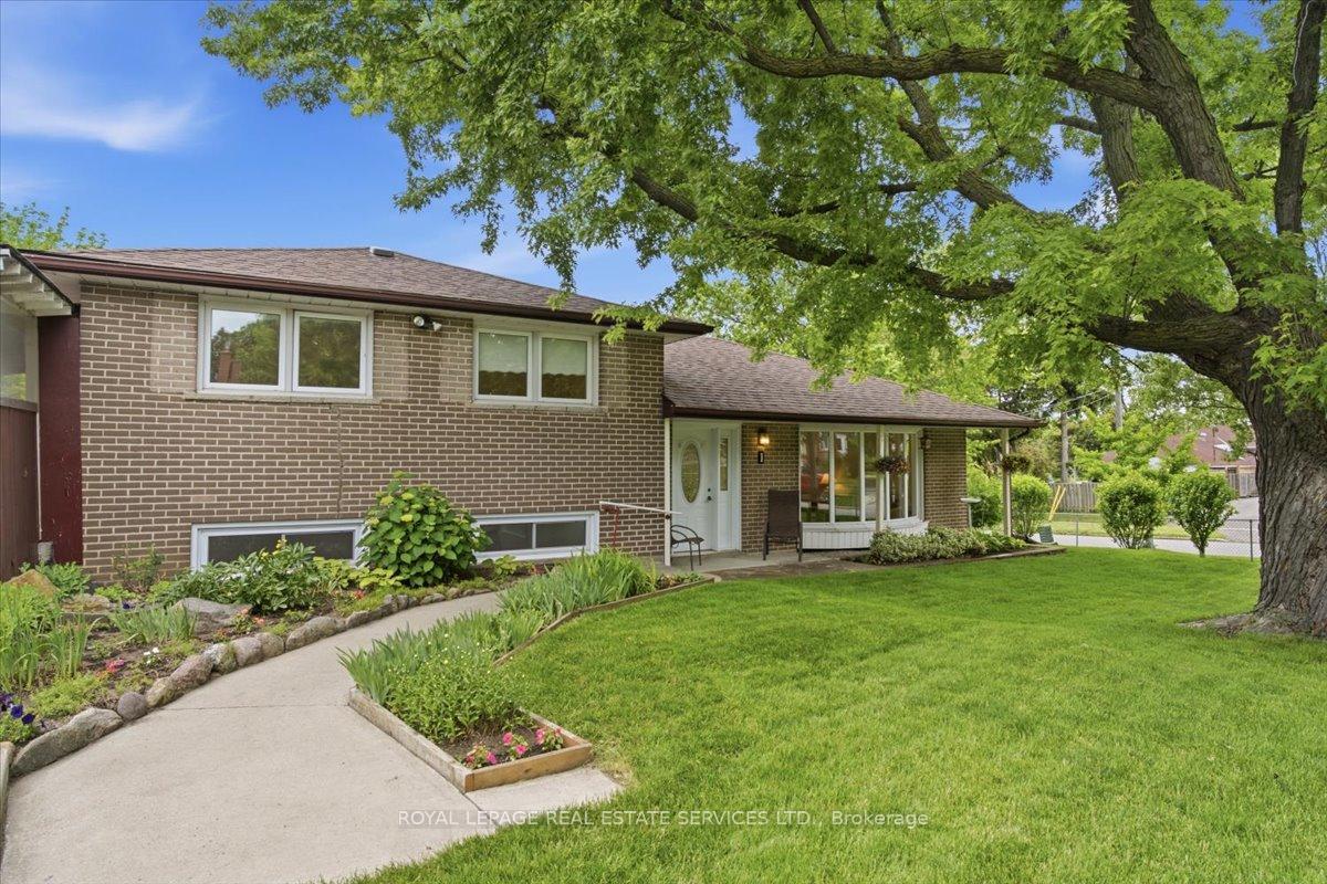 1 Rosegrove Place, Toronto, ON M1S 1W5