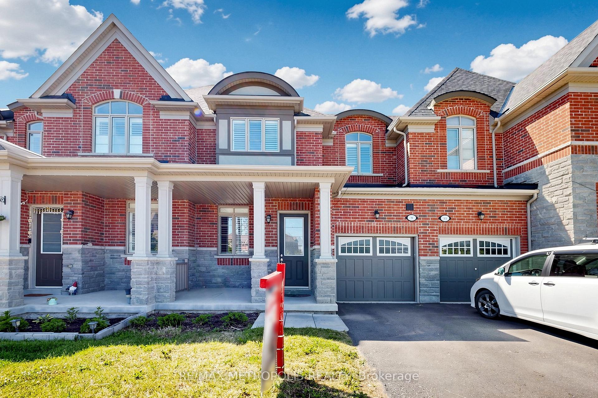 9 Caton Lane, Ajax, ON L1T 0P8