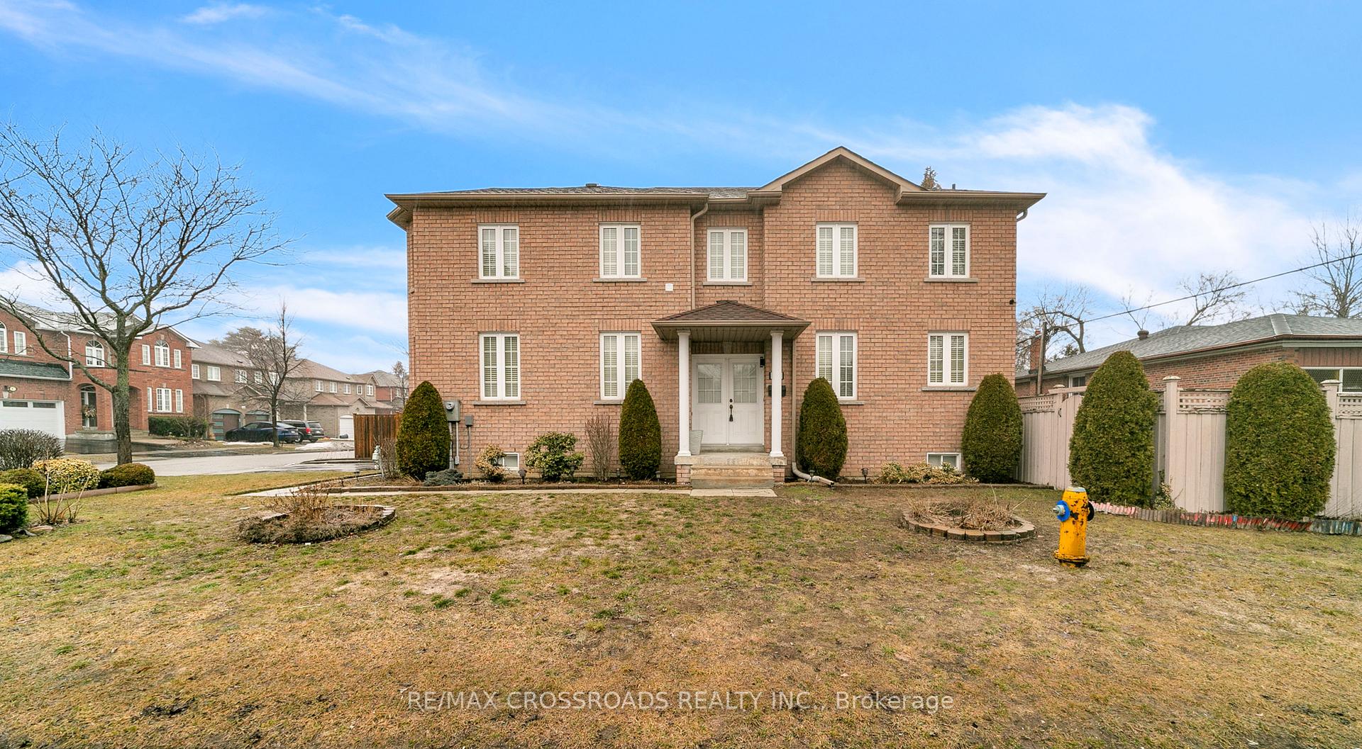 106 Craggview Drive, Toronto, ON M1E 2L8