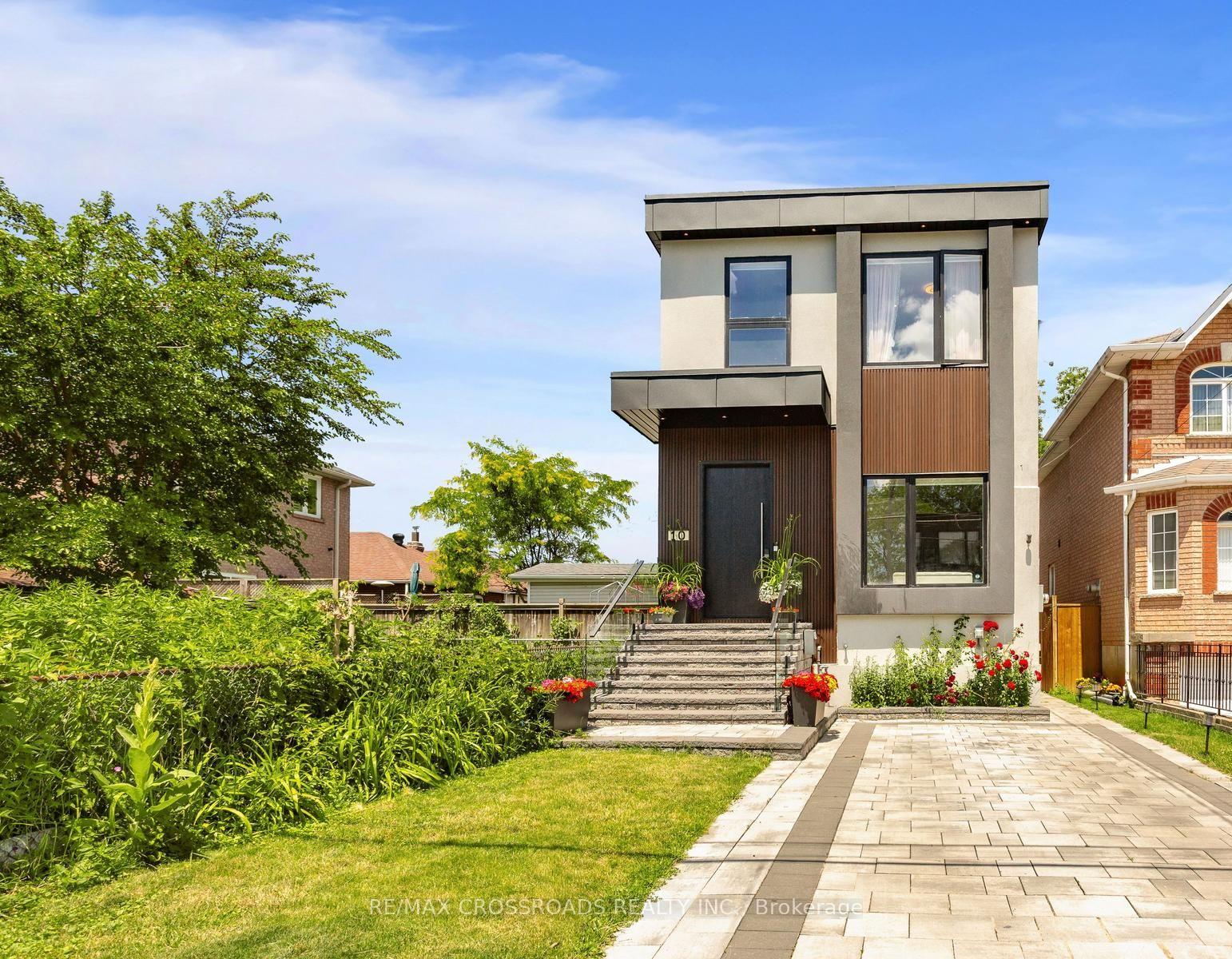 10 Hamstead Avenue, Toronto, ON M4C 2S4
