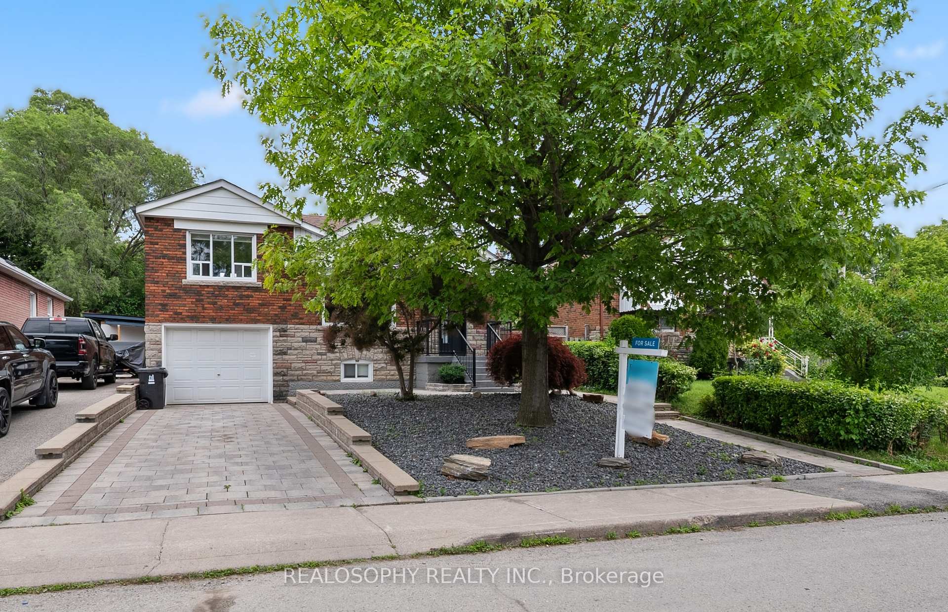 69 Squires Avenue, Toronto, ON M4B 2R7