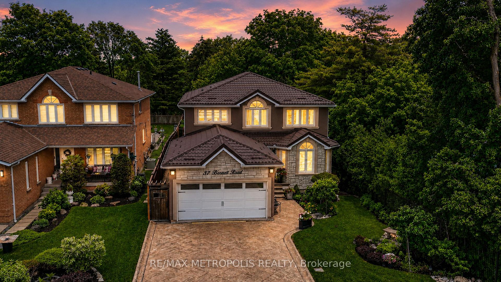 37 Bennett Road, Toronto, ON M1E 3Y1