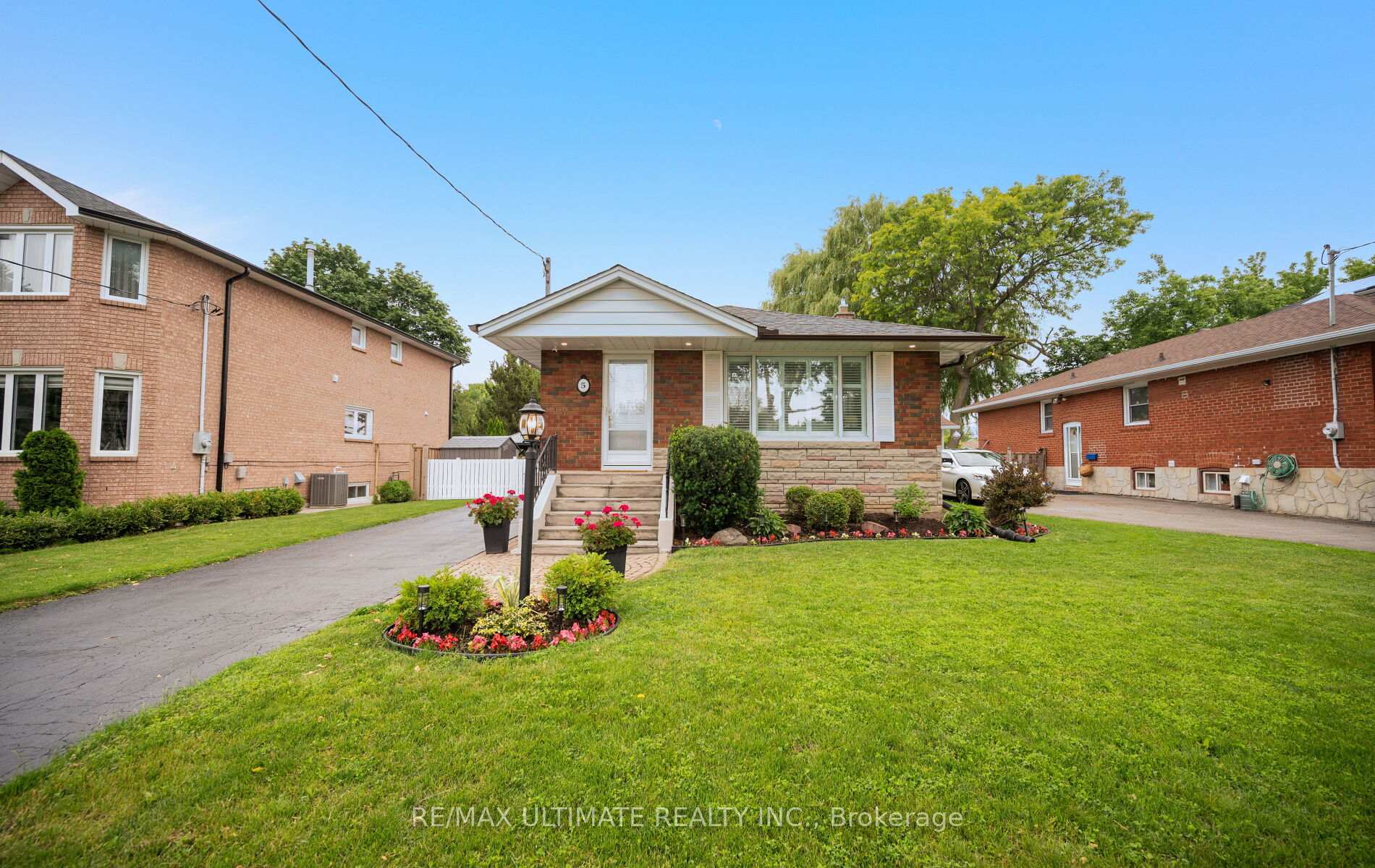 5 Mendip Crescent, Toronto, ON M1P 1Y3