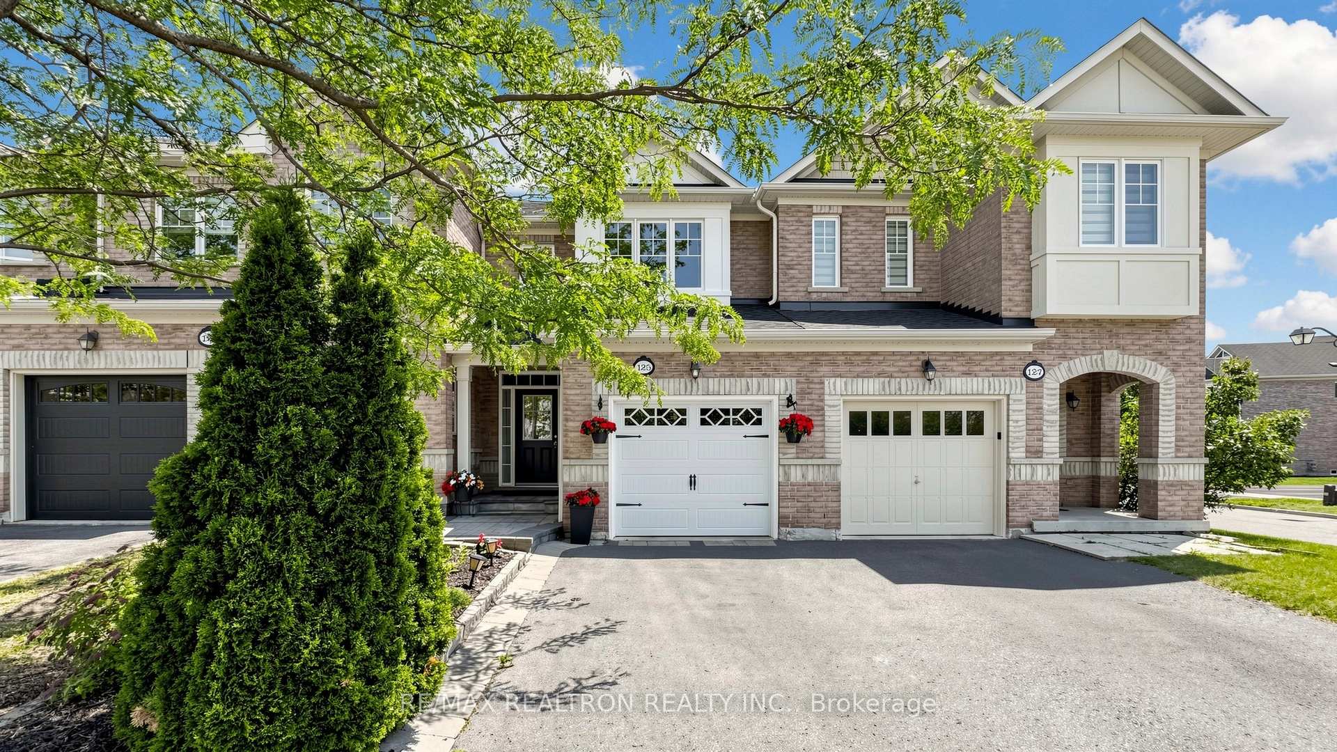 125 Silverwood Circle, Ajax, ON L1Z 0A4