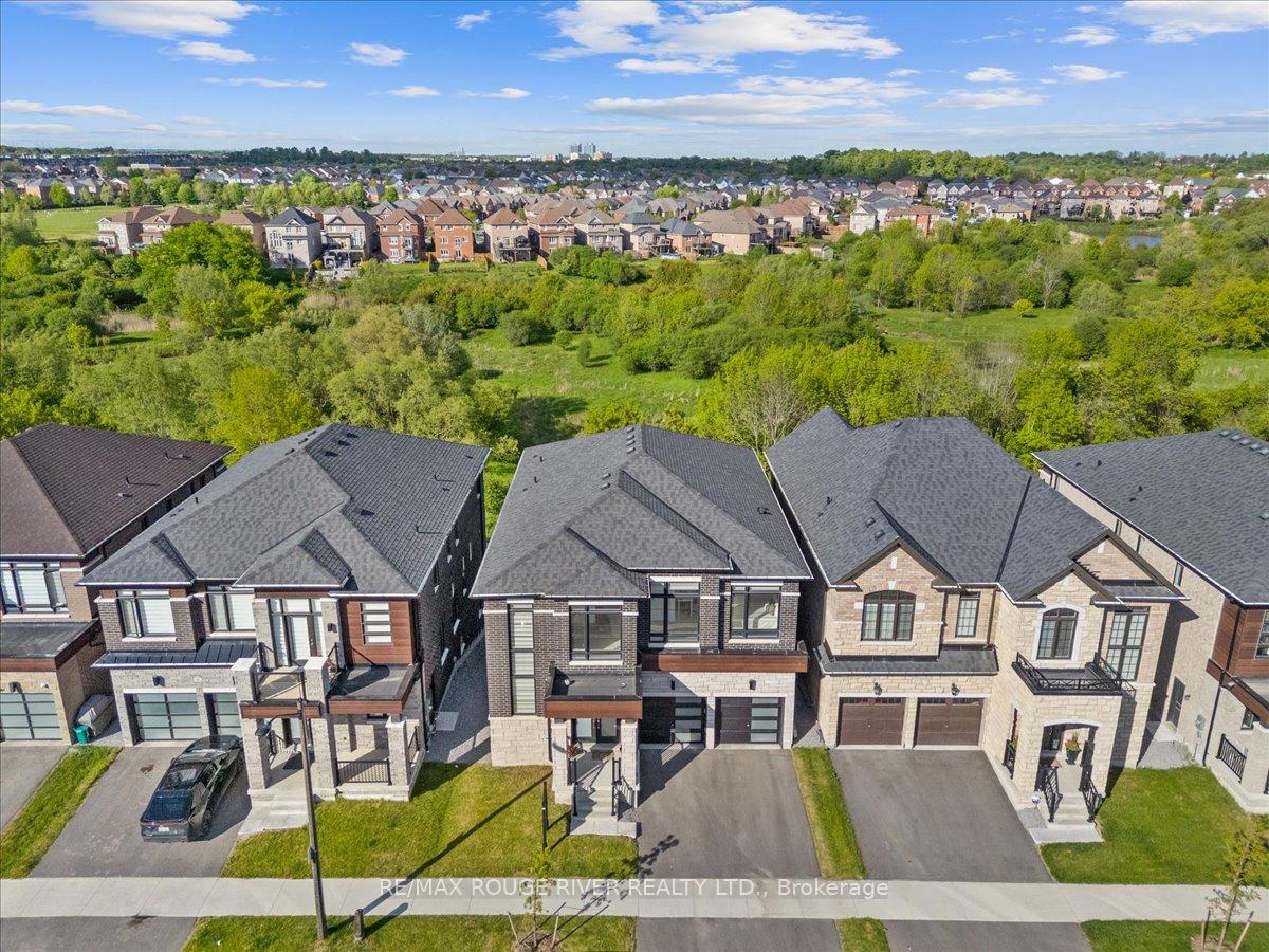 39 Armilia Place, Whitby, ON L1P 0P8