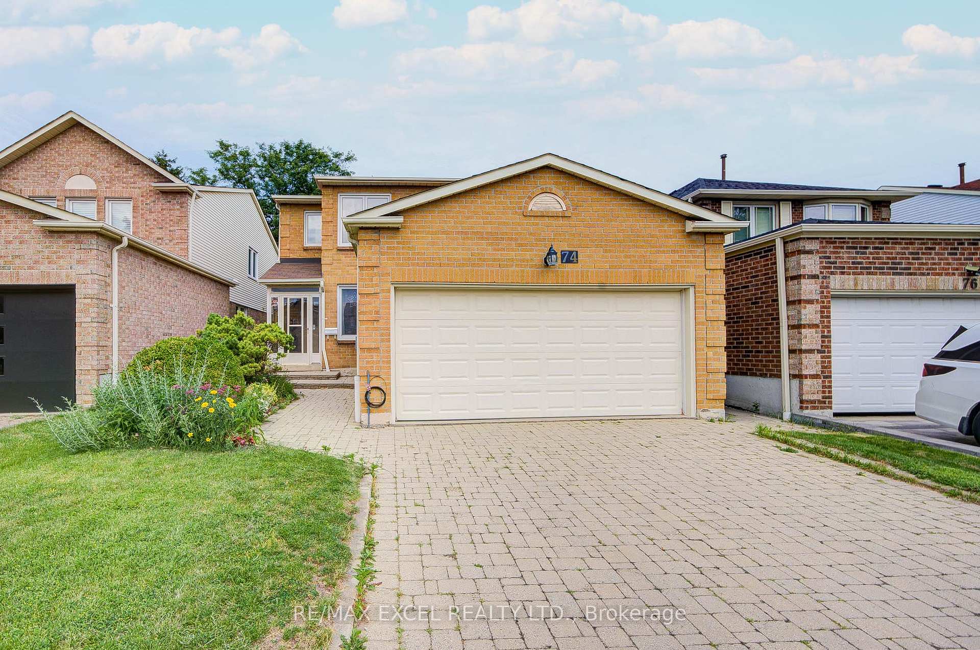 74 Holmbush Crescent, Toronto, ON M1V 2Y9