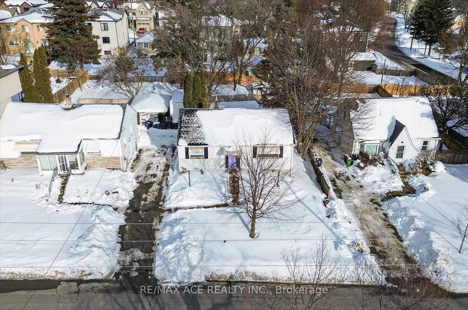 73 Brooklawn Avenue, Toronto, ON M1M 2P7