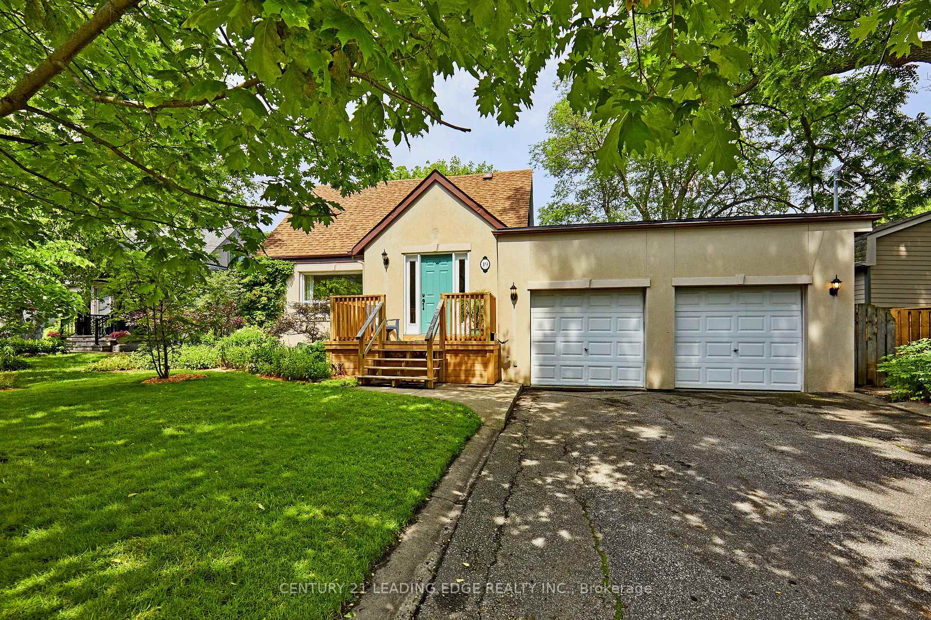 19 Scarboro Crescent, Toronto, ON M1M 2J3
