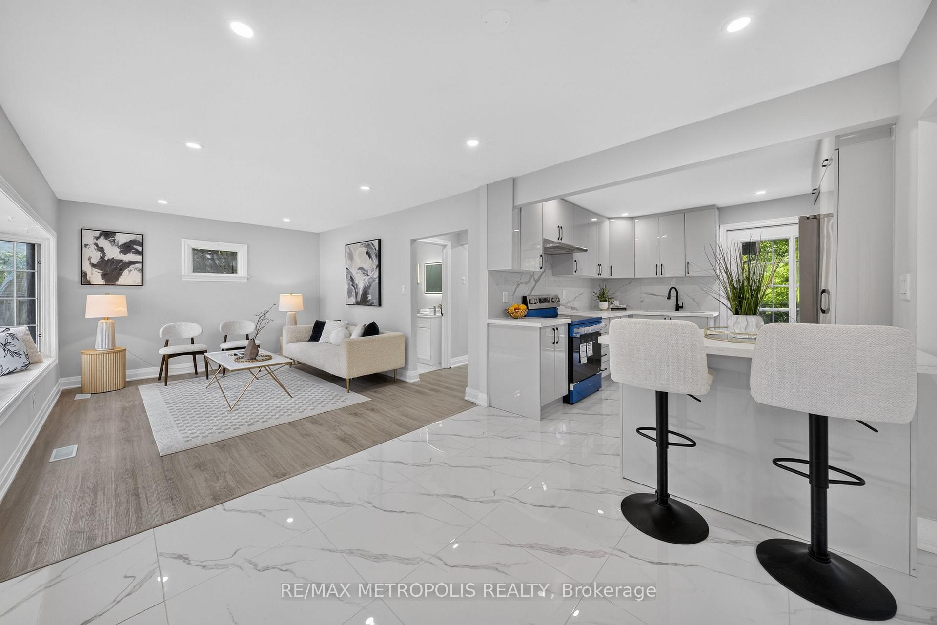 208 Palmerston Avenue, Whitby, ON L1N 3E7