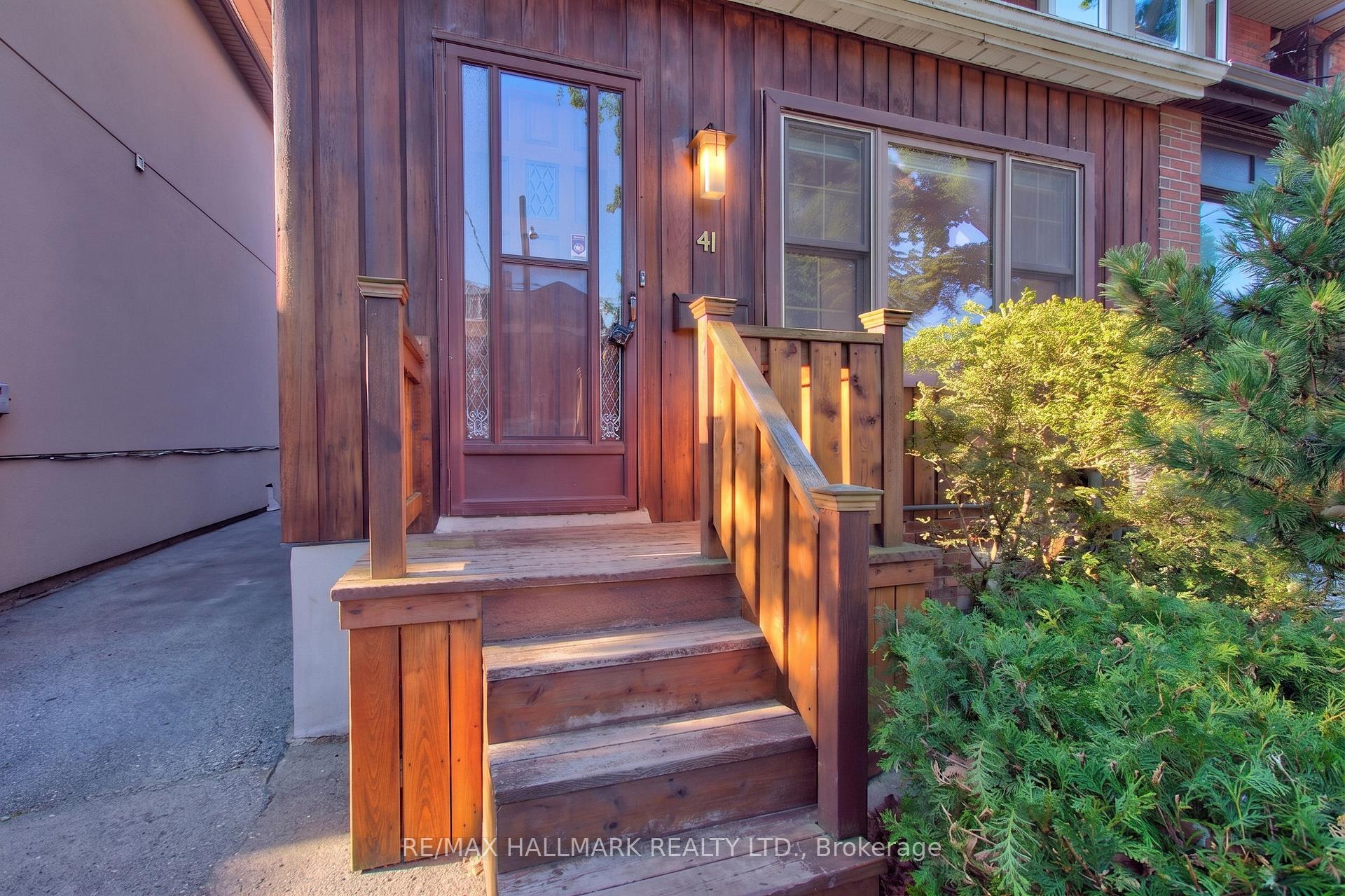 41 Dixon Avenue, Toronto, ON M4L 1N4