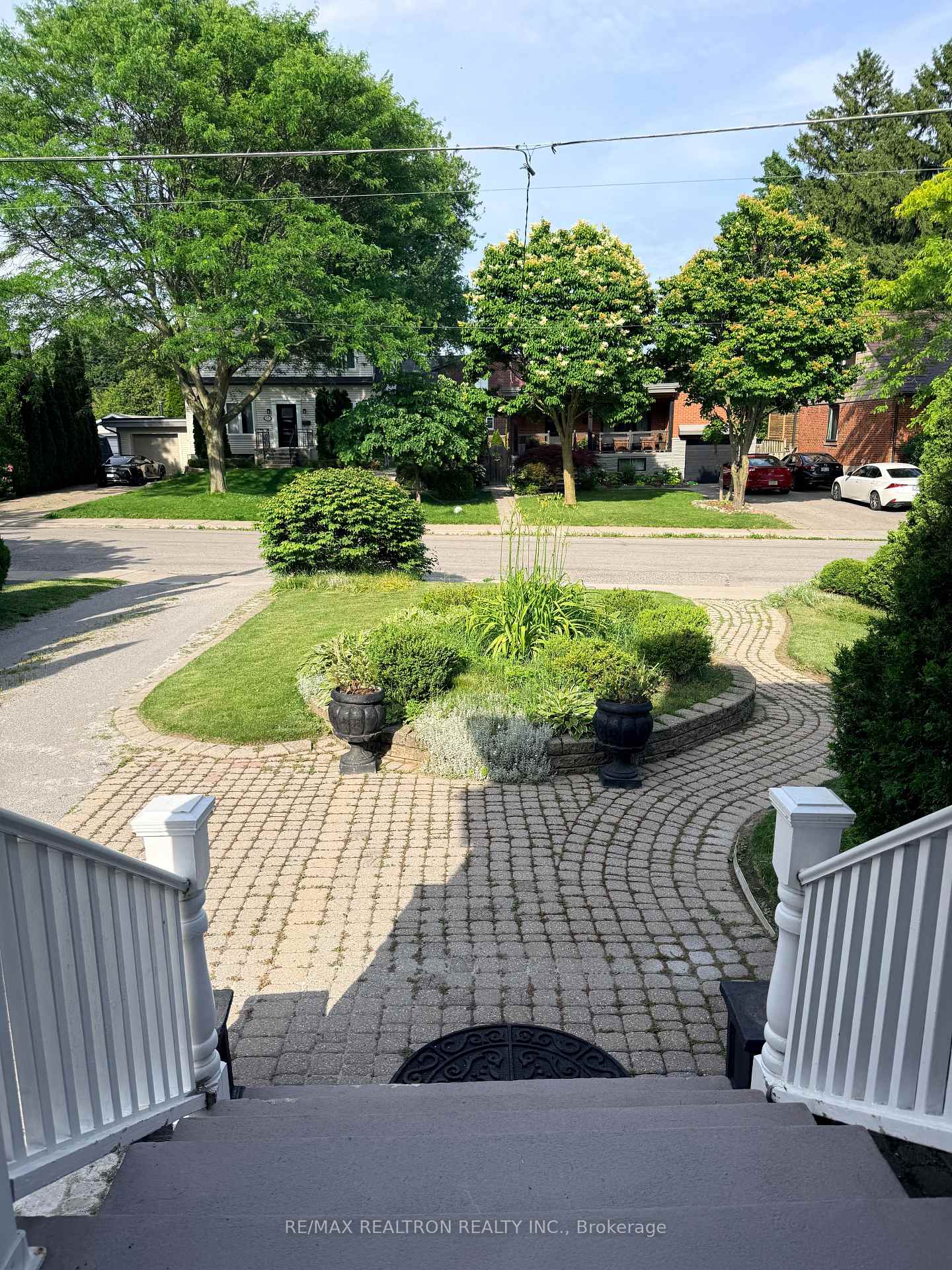 14 Squires Avenue, Toronto, ON M4B 2R3