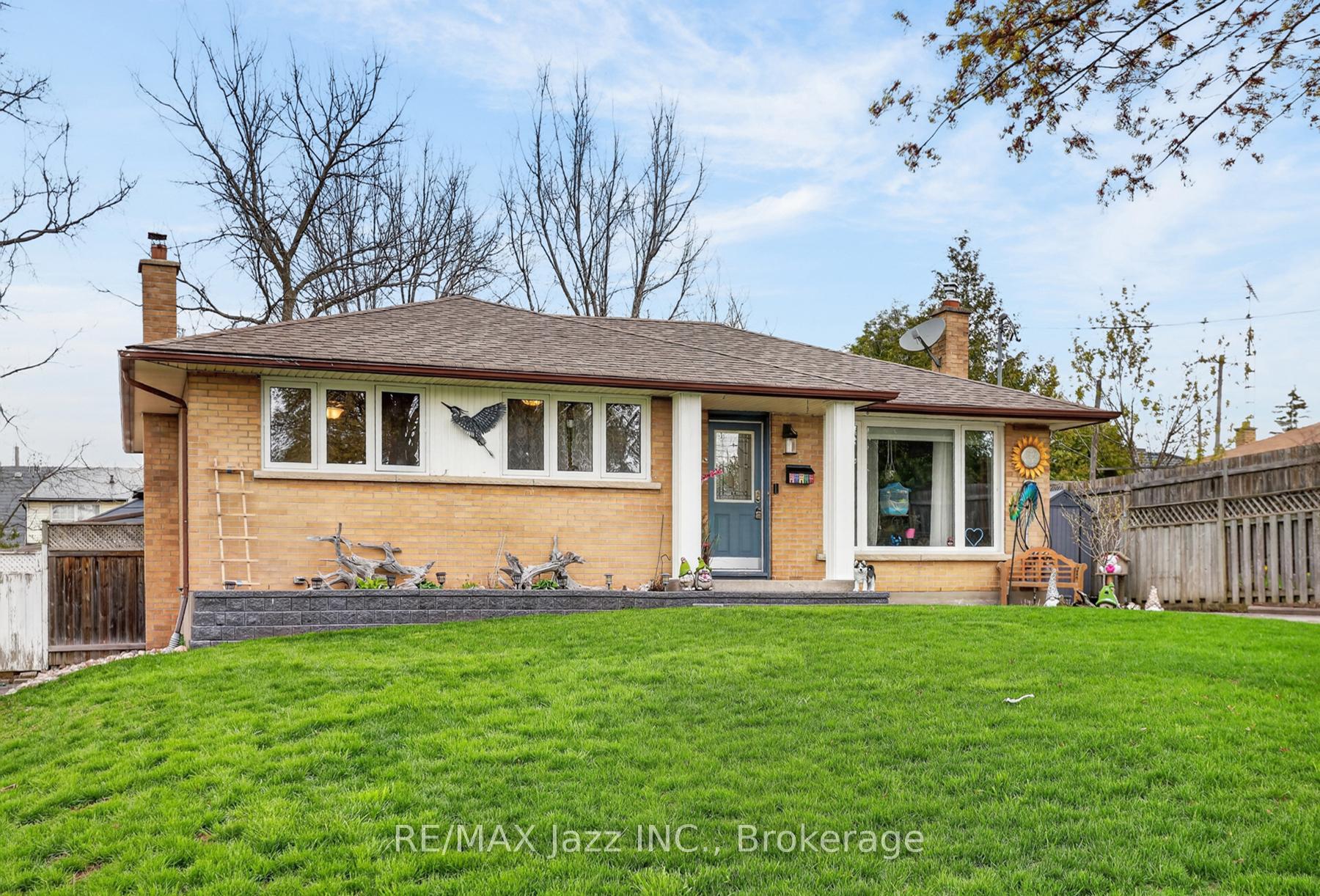1206 Belvedere Avenue, Oshawa, ON L1H 1T3