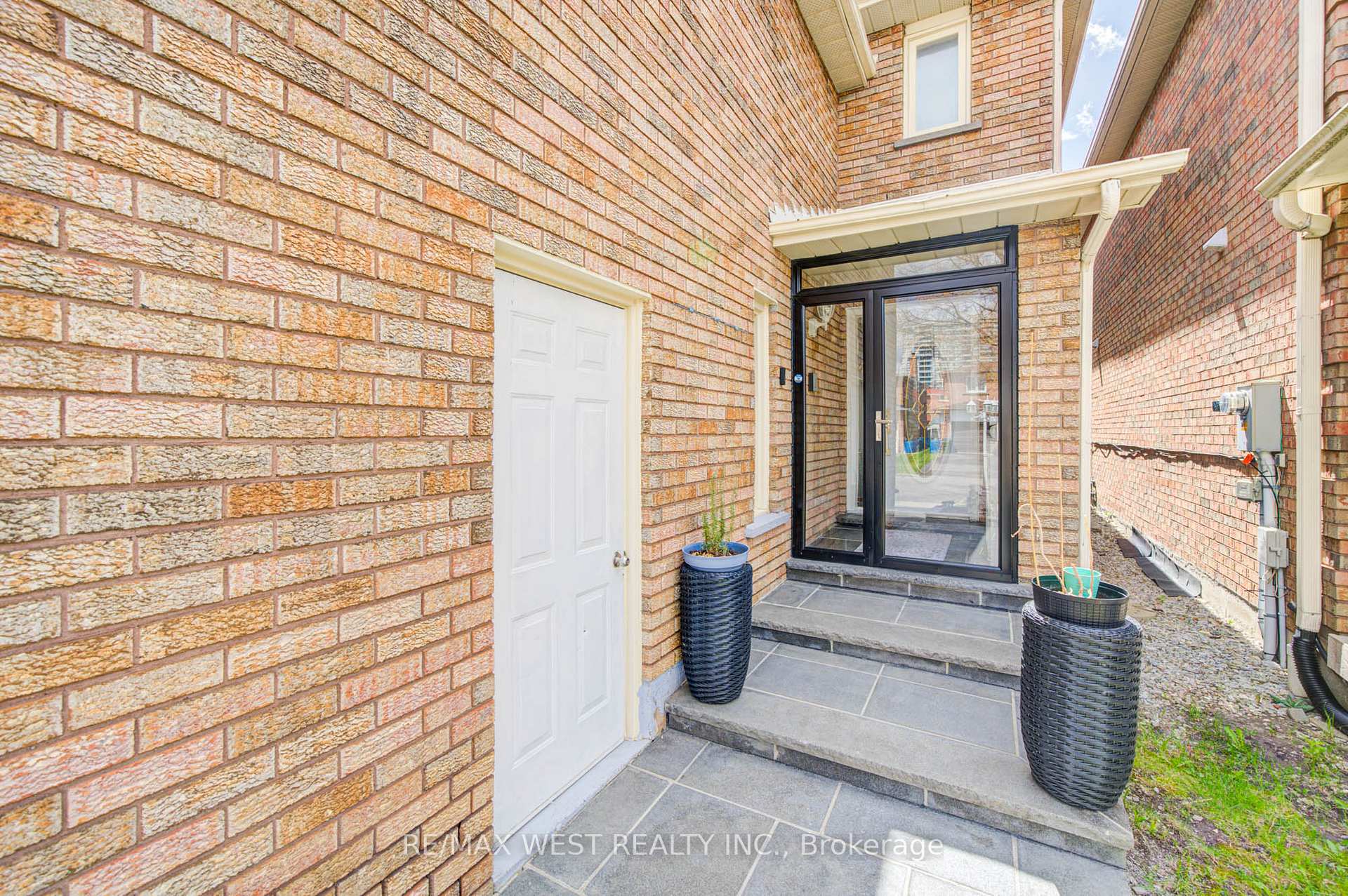 11 Danilack Court, Toronto, ON M1V 4L8