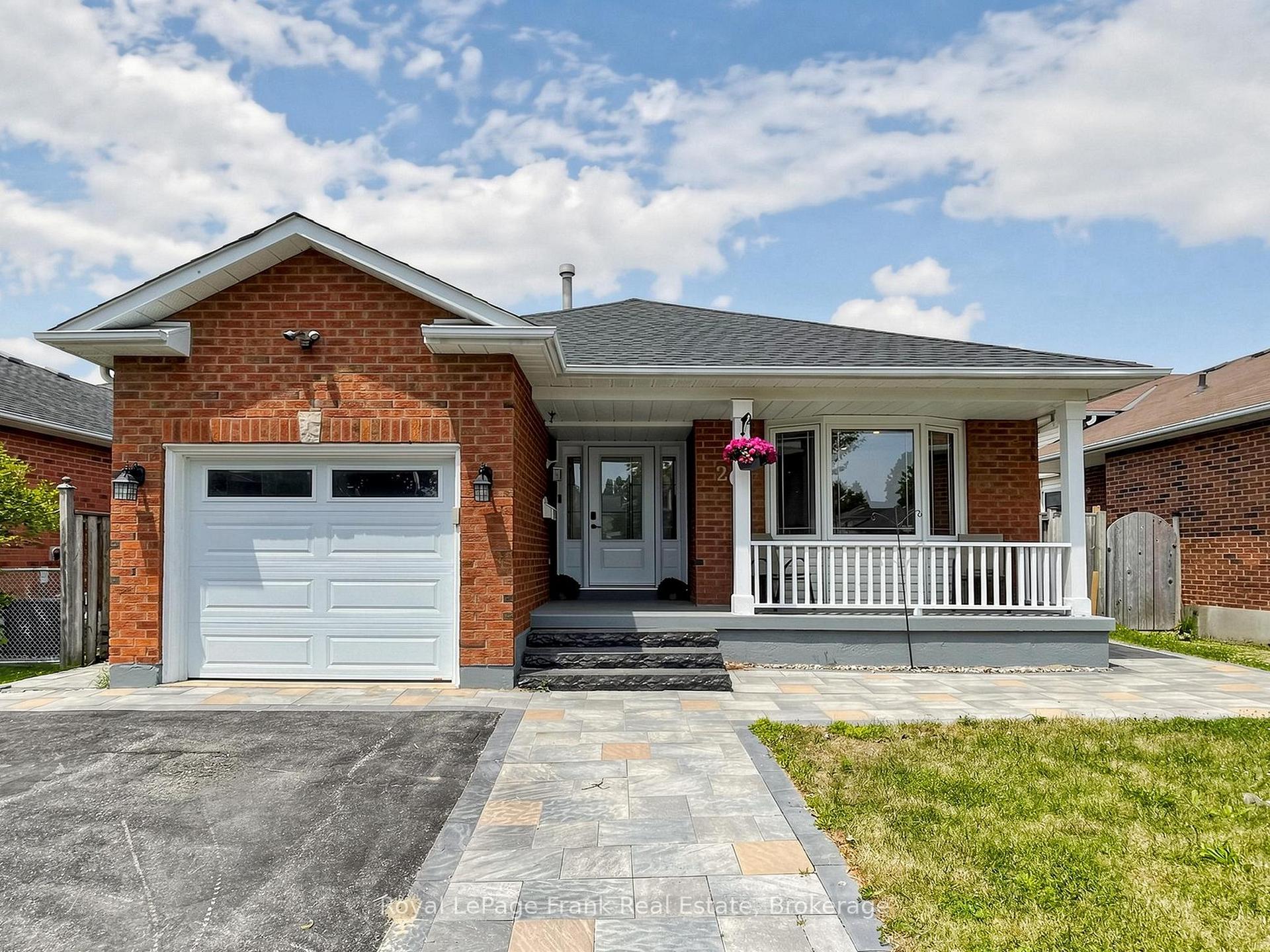 20 Strathallan Drive, Clarington, ON L1E 1X8