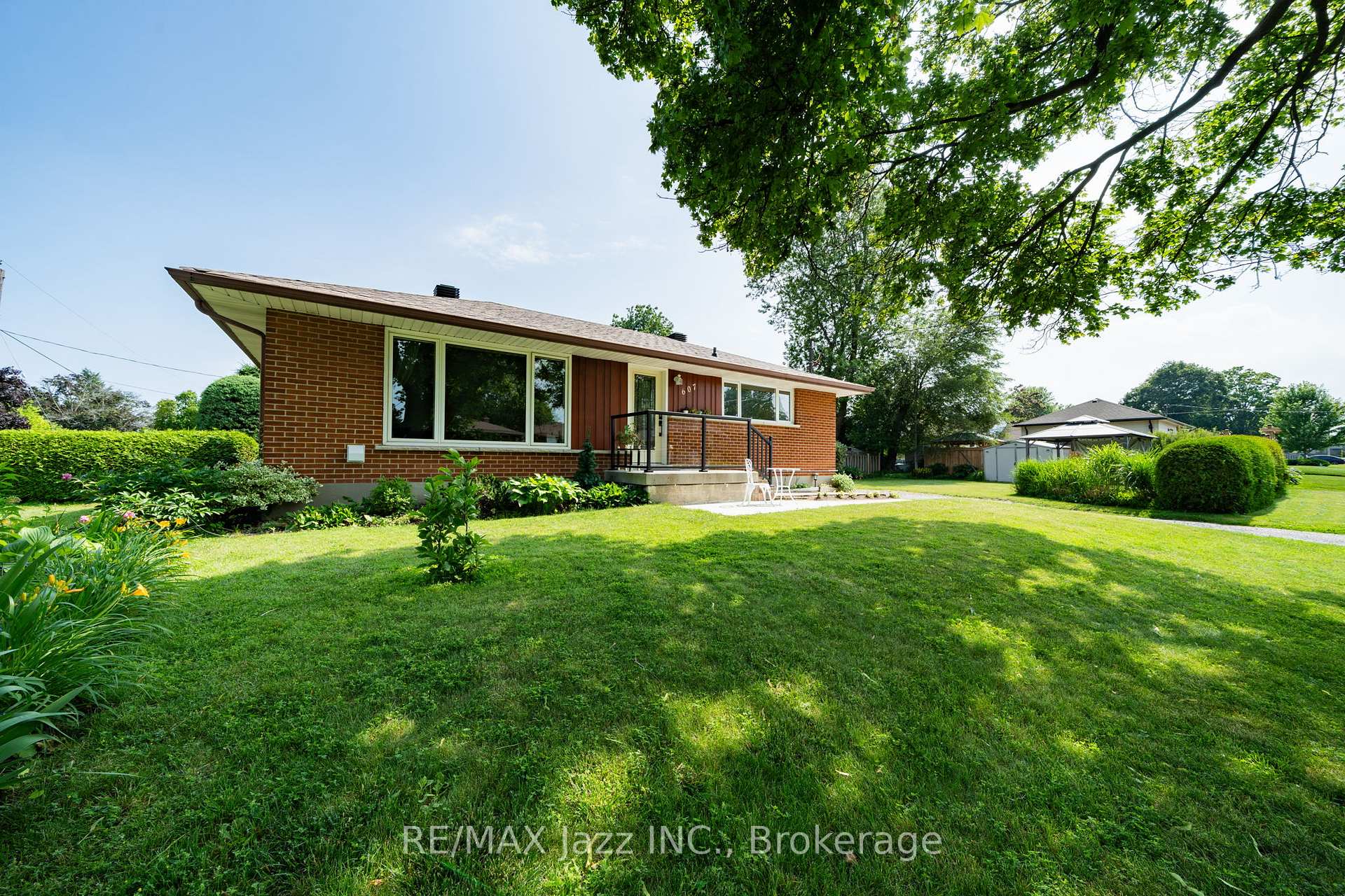 607 Gliddon Avenue, Oshawa, ON L1H 2A1