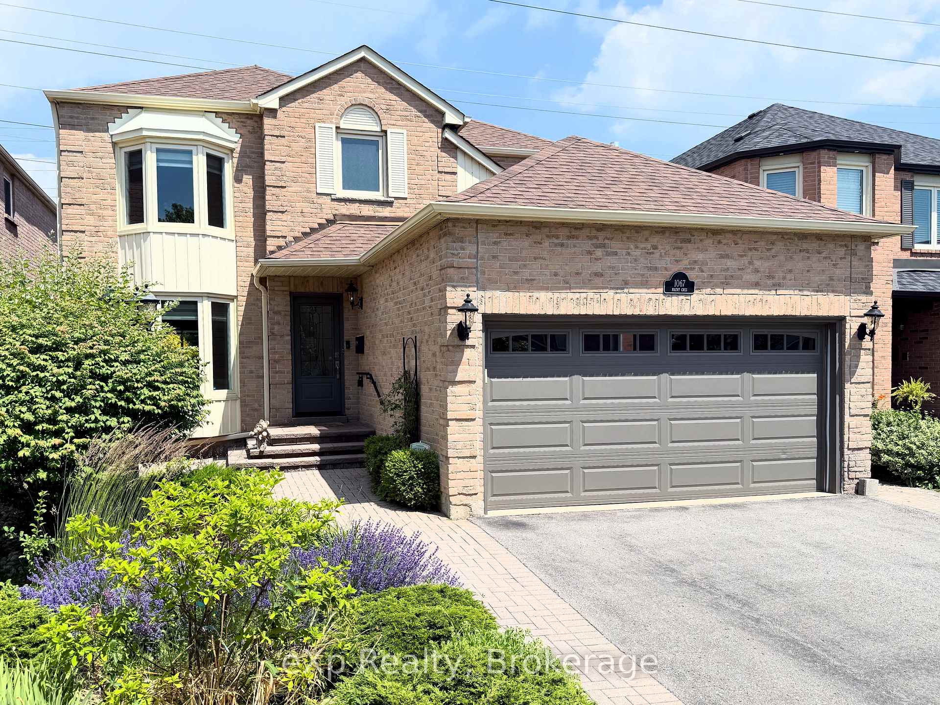 1067 Maury Crescent, Pickering, ON L1X 1R4
